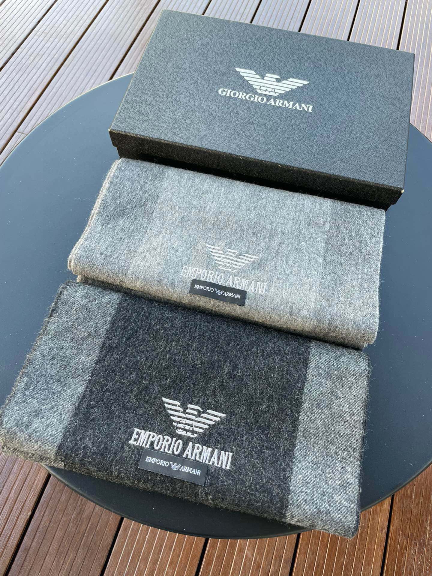 NO:184791,.Amani overseas counter striped color-blocking latest men's lamb-wool scarf~Shockingly, domestic counters have not been put on the shelves. They are very good from style to fabrics, classic striped patterns, rare cashmere scarf for men and women. If you like it, start quickly (⊙o⊙) Specifications 30*180cm high-version scarf, high-version scarf, armani19860909.阿玛尼海外专柜条纹拼色最新男士羊羔毛围巾～惊爆上架国内专柜都没上架,从款式到面料都很赞,经典的条纹图案,难得少见的羊绒男女士围巾,喜欢就速度下手(⊙o⊙)哦规格30*180cm高版本围巾,高版本围巾,armani,scarf