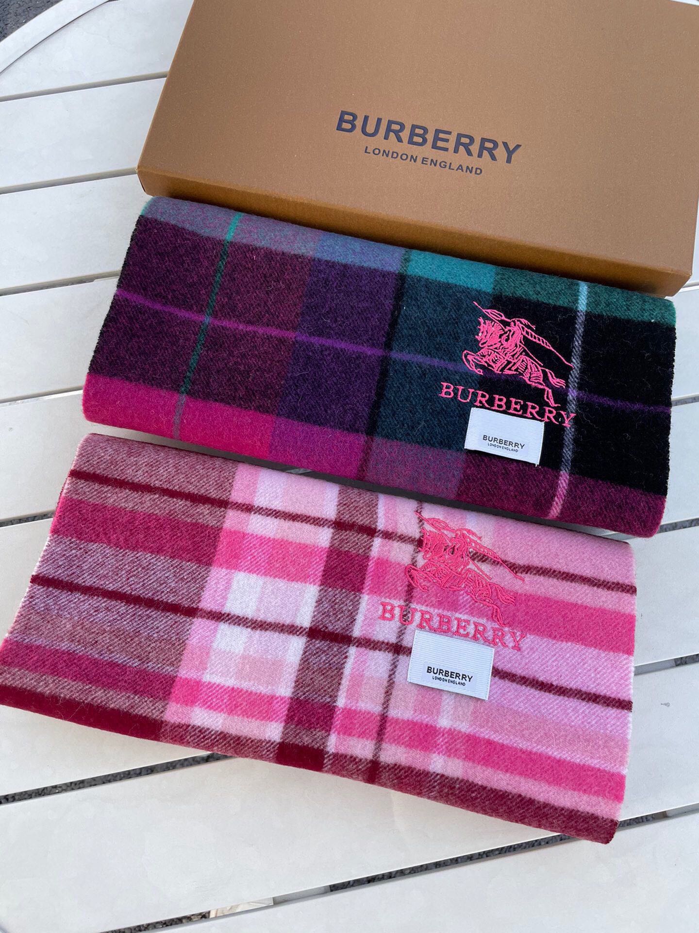 NO:187569,Burberry plaid latest style, top lamb wool material is very warm, soft and skin-friendly, without tugging, classic Burberry plaid design, universal couple model size 32*192cm neutral style, men and women choose their own color they like, everyone should have a high-version scarf, high-version scarf, burberry19860909巴宝莉格子最新款 顶极羔羊毛材质非常保暖 柔软亲肤,不扎脖经典巴宝莉格纹设计男女通用情侣款尺寸32*192cm中性款男女各自选择自己中意的颜色人人都应该拥有一条高版本围巾,高版本围巾,burberry,scarf