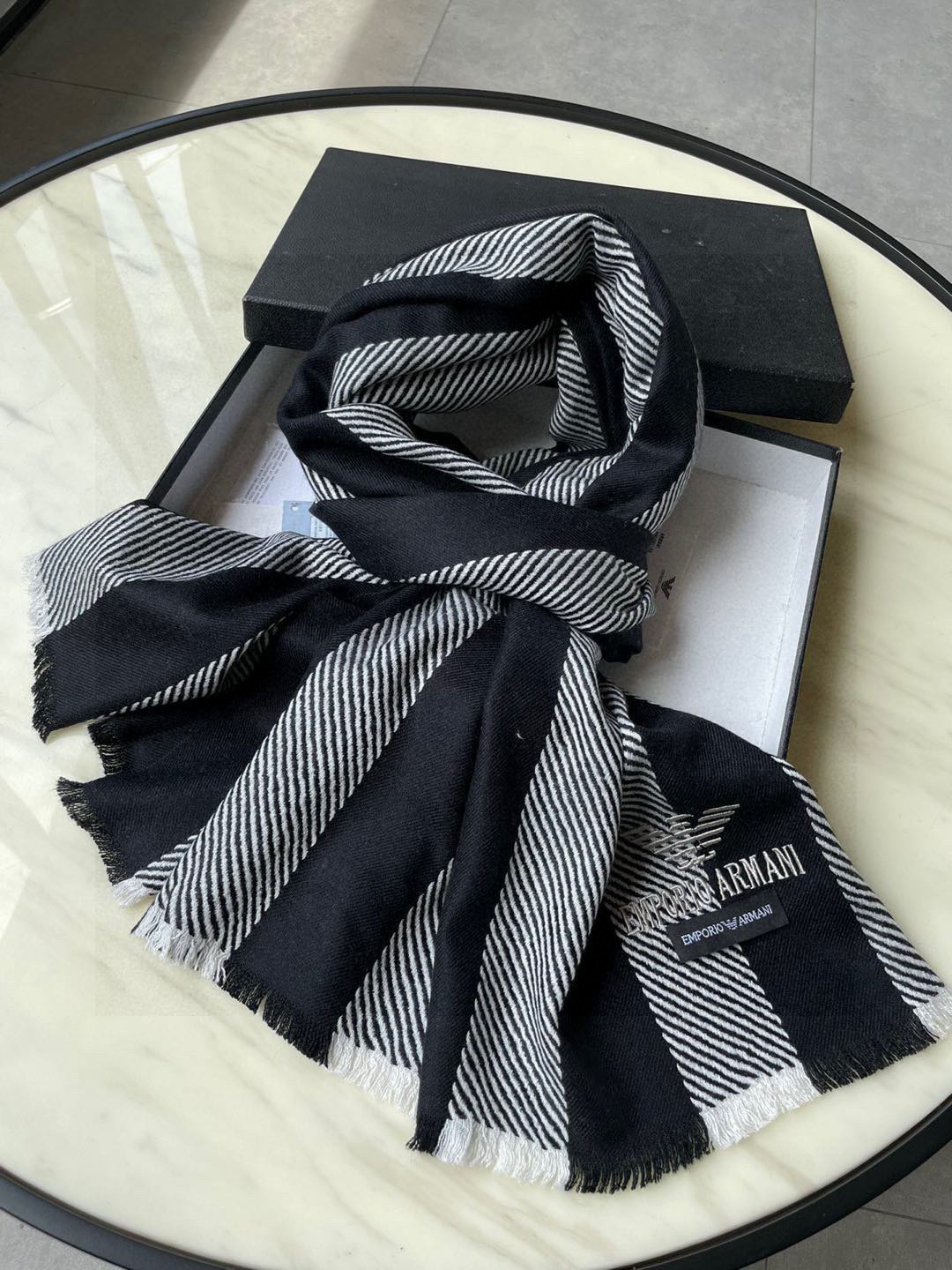 “Stylish Men’s Wool Scarf: Classic, Attractive, and High Quality” - 图片 9