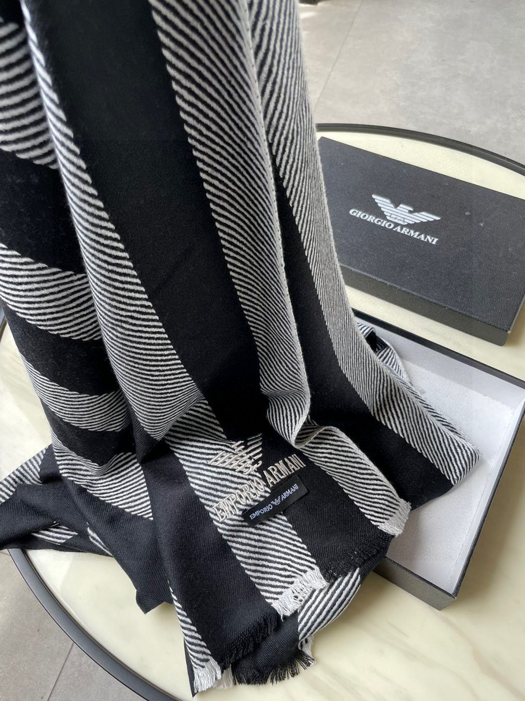 “Stylish Men’s Wool Scarf: Classic, Attractive, and High Quality” - 图片 4