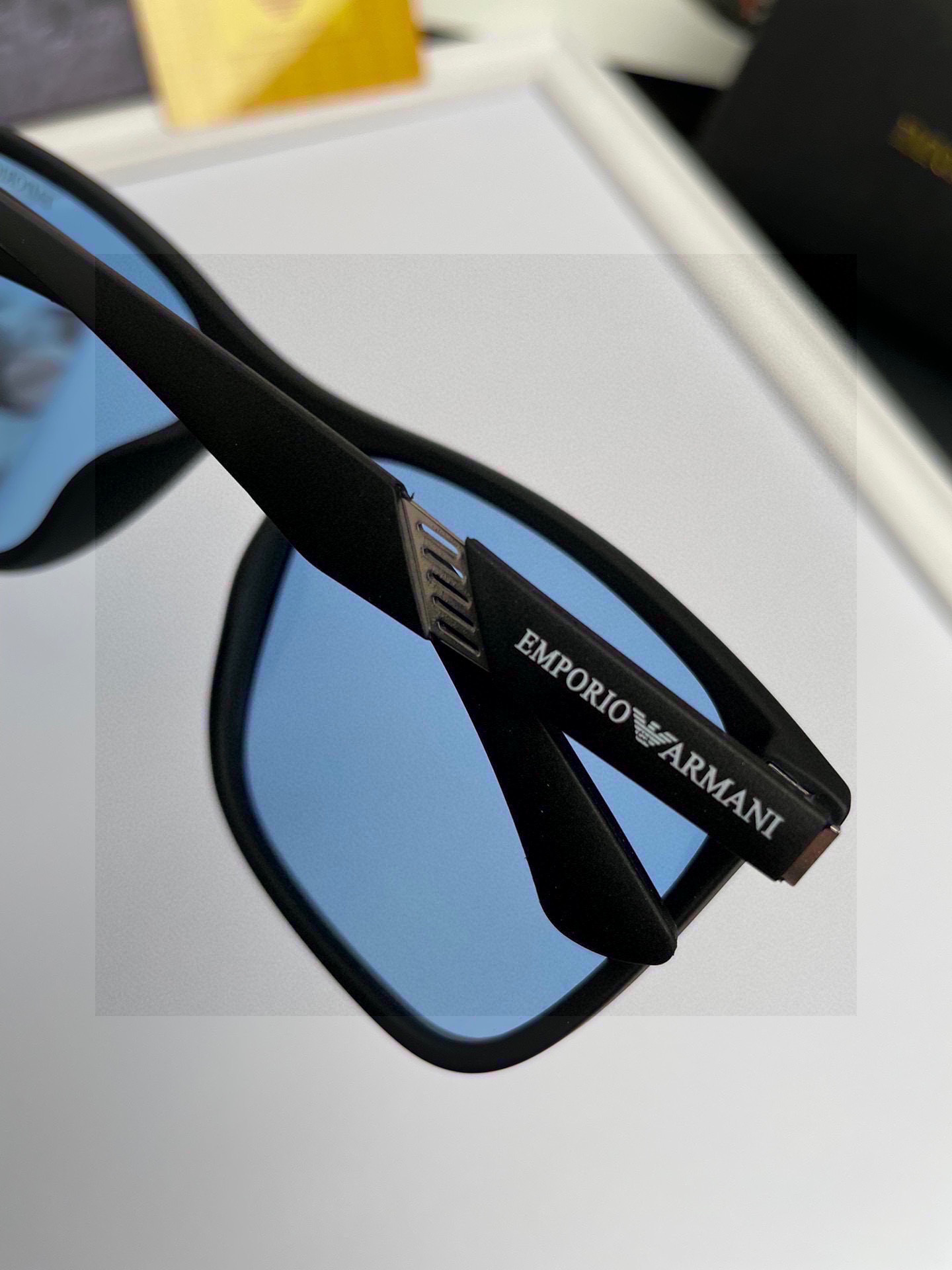 Amani ARMANI Sunglasses: Handmade High-End Design for Travel (No. 8111) - 图片 8