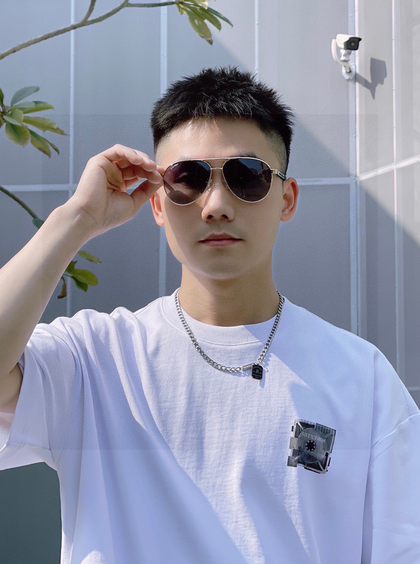 NO:248869,.The new brand Cartier Cartier original single quality men and women same polarized sunglasses, high-definition nylon lenses, metal alloy logo temples. You can see the details that the master's handmade design is exquisite, high-end and atmospheric, suitable for men and women traveling. Number 8168 glasses sunglasses, glasses, cartier, cartier19860909.新款品牌卡地亚Cartier原单品质男士女士同款偏光太阳镜 材质高清尼龙镜片、金属合金logo镜腿.看细节就知道大师手工制作设计,做工精致,高端大气,适合男女旅游出行.编号8168眼镜墨镜太阳镜,眼镜,cartier,cartier,glasses