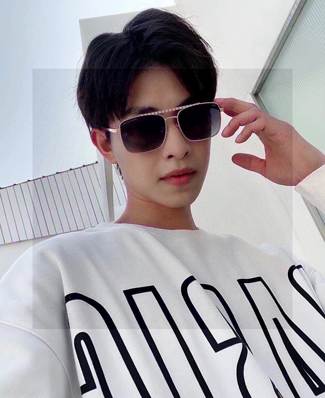 NO:249365,.New brand Louis Vuitton LV Original single quality male and female polarized sunglasses, material high-definition Polaroid polarized lenses, imported alloy printed logo temples. Small frame exquisite sunglasses, you can see the details of the master's handmade design, exquisite workmanship, high-end and atmospheric, suitable for boys and girls to travel. Number 8114 glasses sunglasses, glasses, louis vuitton, louis vuitton19860909.新款品牌路易威登LV 原单品质男女同款偏光太阳镜 材质高清宝丽来偏光镜片、进口合金印字logo镜腿.小框精致太阳镜看细节就知道大师手工制作设计,做工精致,高端大气,适合男生女生旅游出行.编号8114眼镜墨镜太阳镜,眼镜,louis vuitton,louis vuitton,glasses