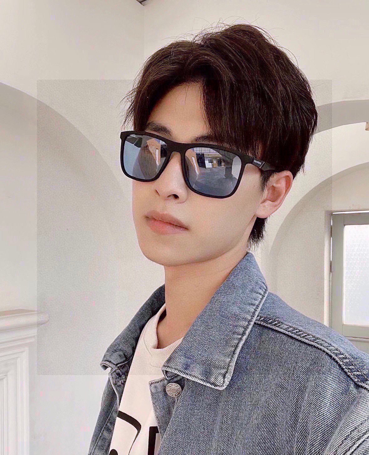 NO:249371,.New brand Armani ARMANI Original single-quality men's polarized sunglasses, high-definition Polaroid polarized lenses, plate printed logo temples. You can see the details that the master's handmade design is exquisite, high-end and atmospheric, suitable for travel. Number 8111 glasses sunglasses, sunglasses, glasses, armani, armani19860909.新款品牌阿玛尼ARMANI 原单品质男士偏光太阳镜 材质高清宝丽来偏光镜片、板材印字logo镜腿.看细节就知道大师手工制作设计,做工精致,高端大气,适合旅游出行.编号8111眼镜墨镜太阳镜,眼镜,armani,armani,glasses