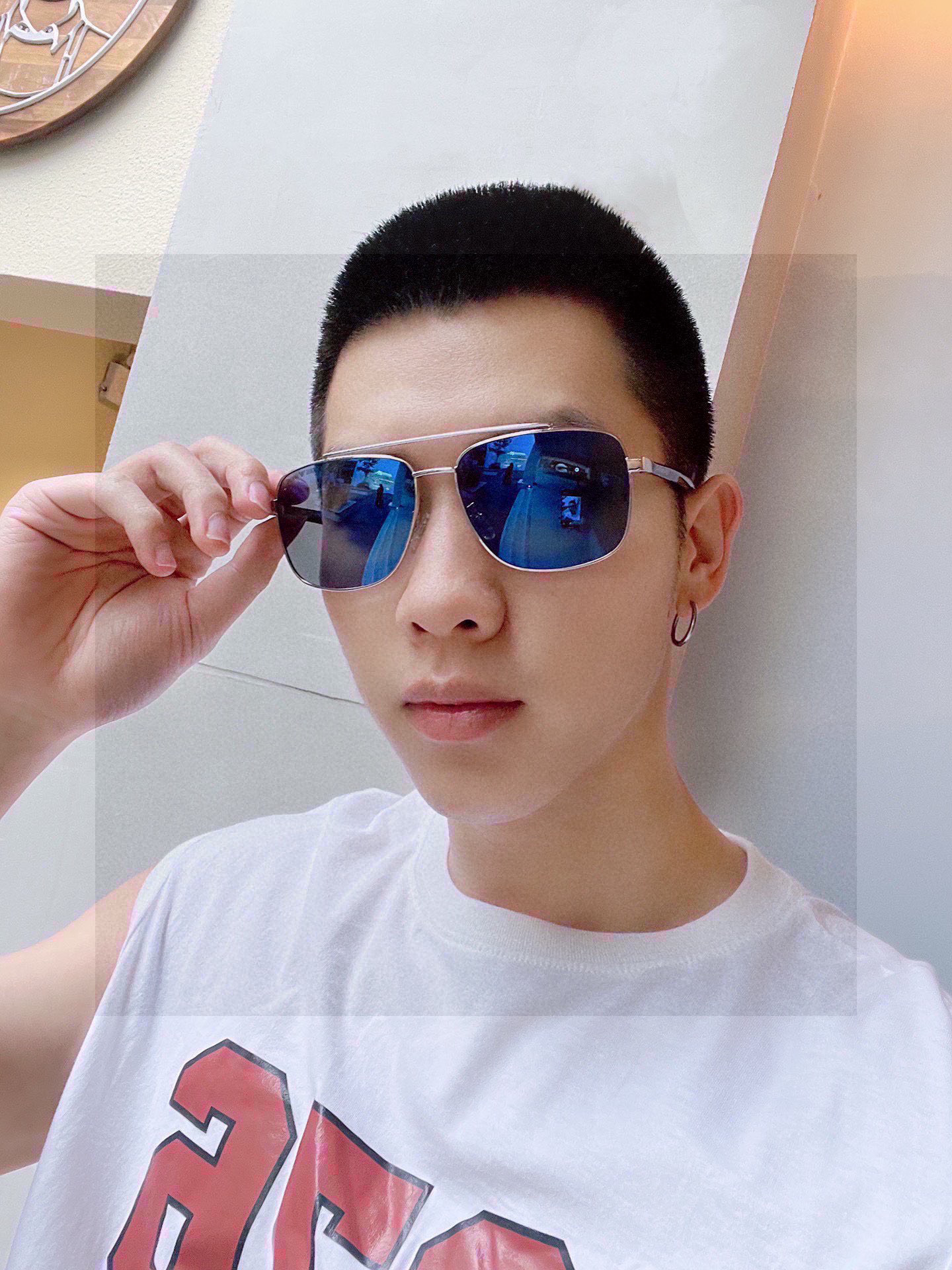 NO:249345,.New brand Armani ARMANI Original single-quality men's polarized sunglasses, high-definition Polaroid polarized lenses; imported alloy metal frames, plate printed logo temples. You can see the details that the master's handmade design is exquisite, high-end and atmospheric, suitable for travel. Number 8138 Glasses sunglasses, glasses, armani, armani19860909.新款品牌阿玛尼ARMANI 原单品质男士偏光太阳镜 材质高清宝丽来偏光镜片；进口合金金属镜框,板材印字logo镜腿.看细节就知道大师手工制作设计,做工精致,高端大气,适合旅游出行.编号8138眼镜墨镜太阳镜,眼镜,armani,armani,glasses