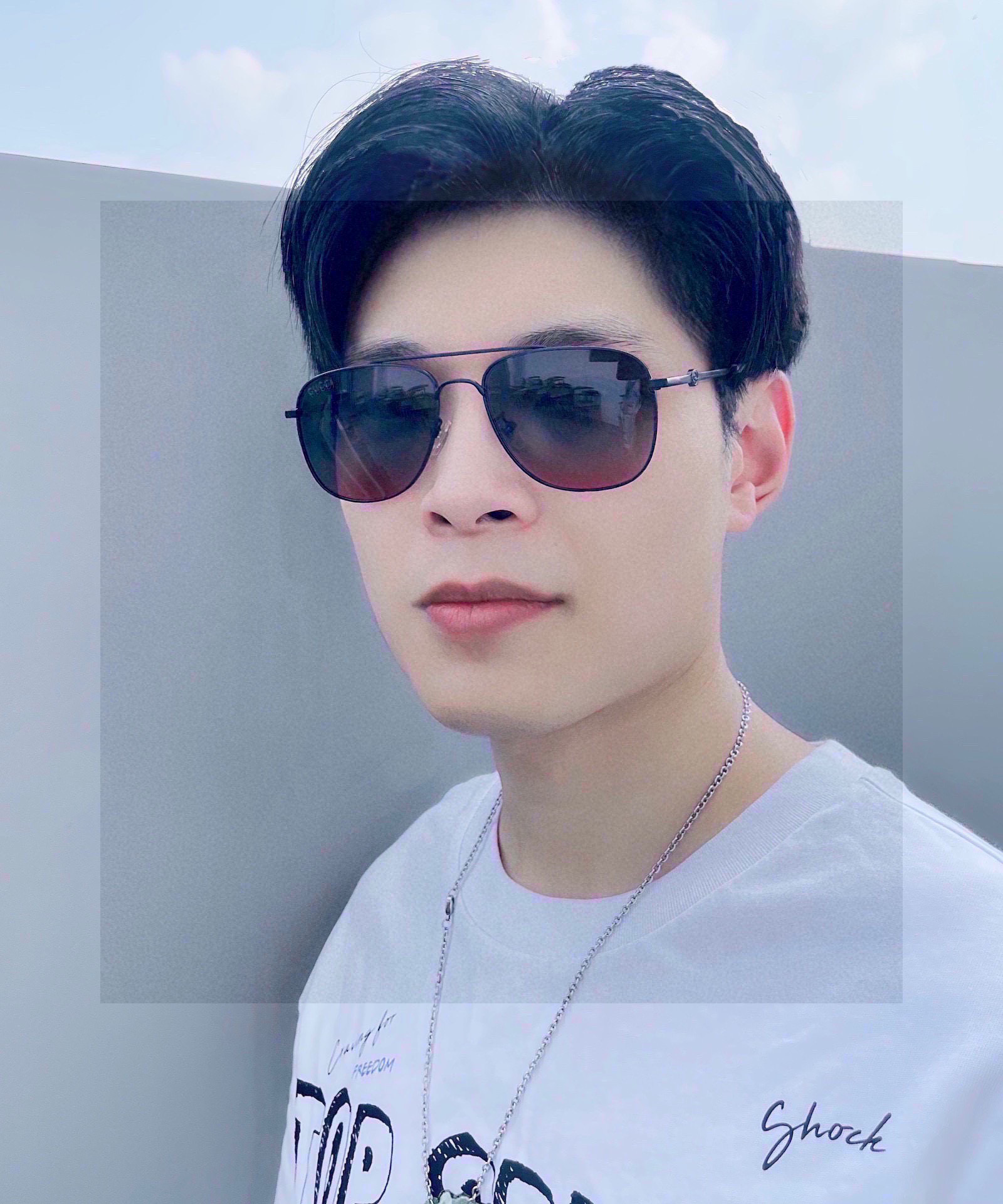 NO:249363,.Gucci Bee original single men and women's same polarized sunglasses; metal alloy frame, double G bee logo temples. You can see the details that the master's handmade design is exquisite, high-end and atmospheric, suitable for men and women's travel. Number 8131 glasses sunglasses sunglasses, glasses, gucci19860909.古奇Gucci 蜜蜂原单男士女士同款偏光太阳镜；金属合金镜框,双G蜜蜂logo镜腿.看细节就知道大师手工制作设计,做工精致,高端大气,适合男女旅游出行.编号8131眼镜墨镜太阳镜,眼镜,gucci,glasses