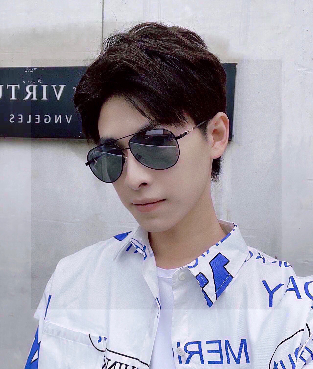 NO:249369,.Croxin original single-quality men's polarized sunglasses, high-definition Polaroid polarized lenses, metal alloy logo temples. You can see the details that the master's handmade design is exquisite, high-end and atmospheric, suitable for travel. Number 8107 glasses sunglasses, glasses, chrome hearts19860909.克罗心原单品质男士偏光太阳镜 材质高清宝丽来偏光镜片、金属合金logo镜腿.看细节就知道大师手工制作设计,做工精致,高端大气,适合旅游出行.编号8107眼镜墨镜太阳镜,眼镜,chrome hearts,glasses