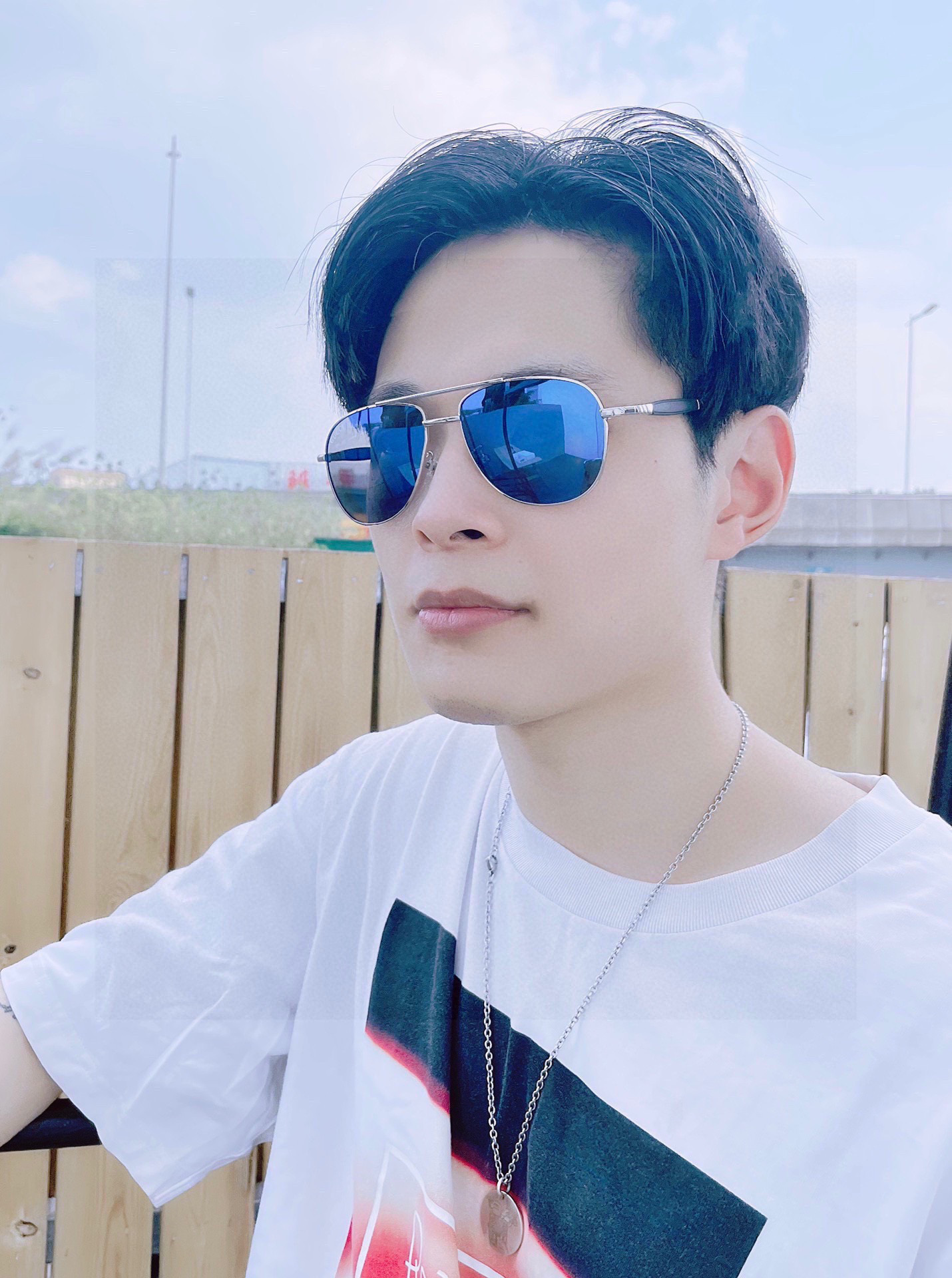 NO:249372,.Gucci Gucci Original single men and women's polarized sunglasses; metal alloy frames, metal sheet temples. You can see the details that the master's handmade design is exquisite, high-end and atmospheric, suitable for men and women's travel. Number 8125 glasses sunglasses sunglasses, glasses, gucci19860909.古奇Gucci 原单男士女士同款偏光太阳镜；金属合金镜框,金属板材镜腿.看细节就知道大师手工制作设计,做工精致,高端大气,适合男女旅游出行.编号8125眼镜墨镜太阳镜,眼镜,gucci,glasses