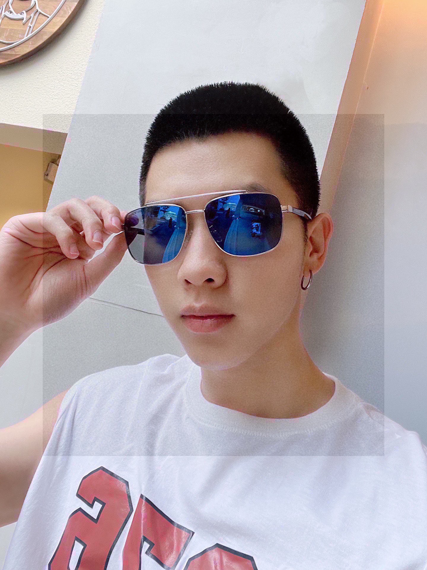 NO:257640,.New brand Armani ARMANI Original single-quality men's polarized sunglasses, high-definition Polaroid polarized lenses; imported alloy metal frames, plate printed logo temples. You can see the details that the master's handmade design is exquisite, high-end and atmospheric, suitable for travel. Number 8138 Glasses sunglasses, glasses, armani, armani19860909.新款品牌阿玛尼ARMANI 原单品质男士偏光太阳镜 材质高清宝丽来偏光镜片；进口合金金属镜框,板材印字logo镜腿.看细节就知道大师手工制作设计,做工精致,高端大气,适合旅游出行.编号8138眼镜墨镜太阳镜,眼镜,armani,armani,glasses