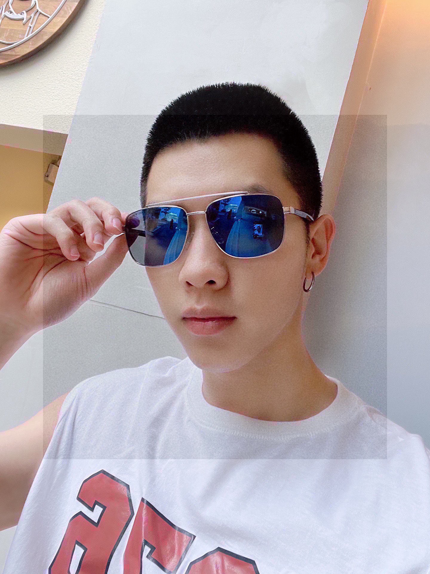 NO:352222,.New brand Armani ARMANI Original single-quality men's polarized sunglasses, high-definition Polaroid polarized lenses; imported alloy metal frames, plate printed logo temples. You can see the details that the master's handmade design is exquisite, high-end and atmospheric, suitable for travel. Number 8138 Glasses sunglasses, glasses, armani, armani19860909.新款品牌阿玛尼ARMANI 原单品质男士偏光太阳镜 材质高清宝丽来偏光镜片；进口合金金属镜框,板材印字logo镜腿.看细节就知道大师手工制作设计,做工精致,高端大气,适合旅游出行.编号8138眼镜墨镜太阳镜,眼镜,armani,armani,glasses