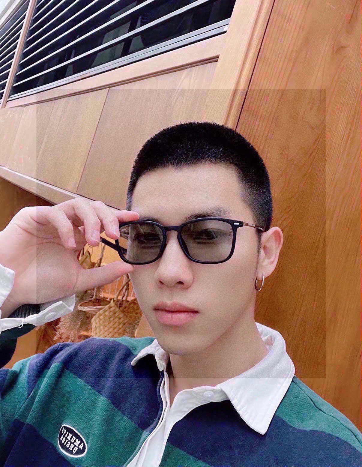 NO:358365,.Armani ARMANI Original single-quality men's and women's polarized sunglasses, high-definition Polaroid polarized lenses, plate printed logo temples. You can see the details that the master's handmade design is exquisite, high-end and atmospheric, suitable for travel. Number 8136 glasses sunglasses, glasses, armani, armani19860909.阿玛尼ARMANI 原单品质男士女士偏光太阳镜 材质高清宝丽来偏光镜片、板材印字logo镜腿.看细节就知道大师手工制作设计,做工精致,高端大气,适合旅游出行.编号8136眼镜墨镜太阳镜,眼镜,armani,armani,glasses