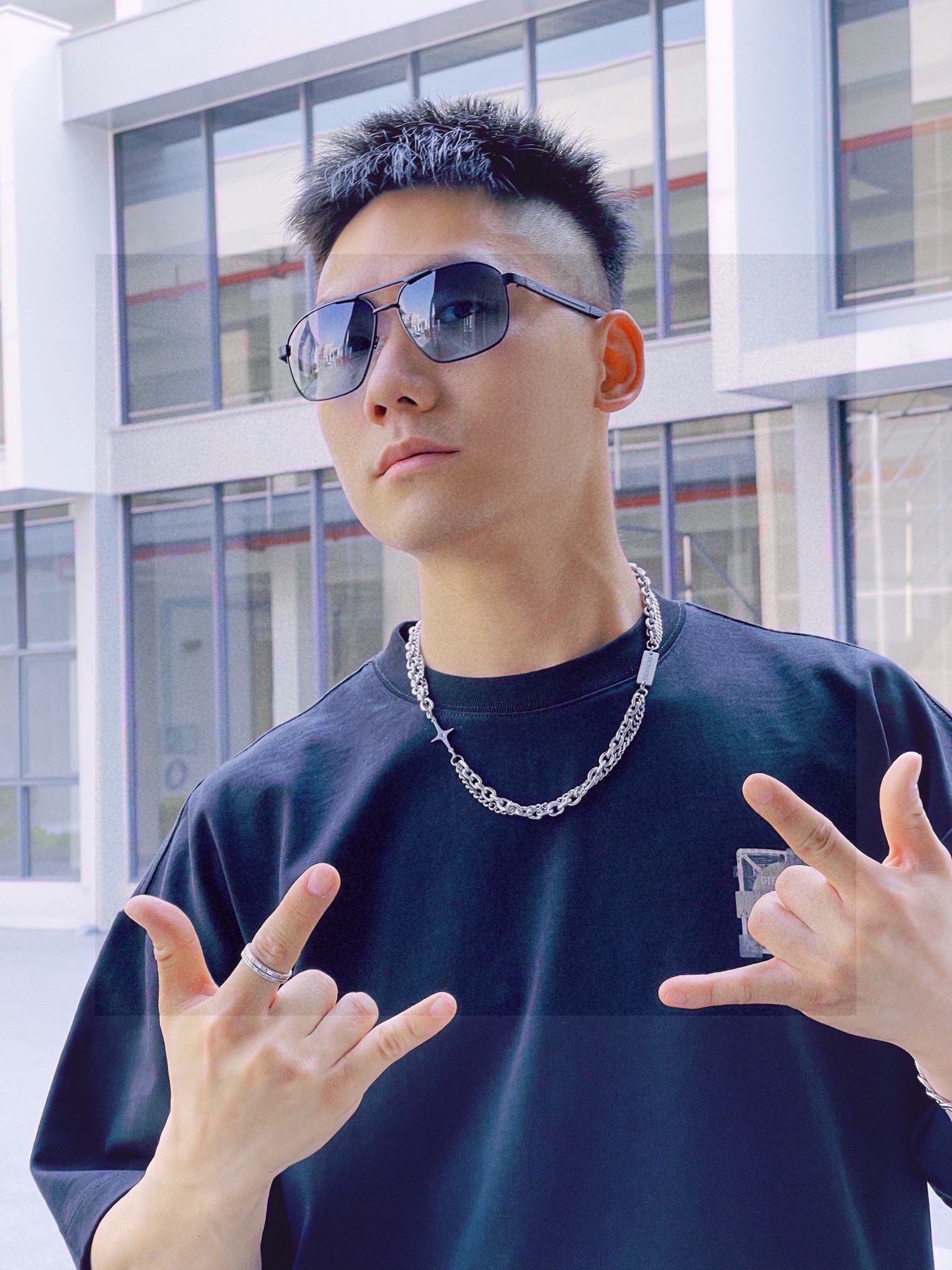 NO:358398,.The new brand Cartier Cartier original single quality men and women same polarized sunglasses, high-definition nylon lenses, metal alloy logo temples. You can see the details that the master's handmade design is exquisite, high-end and atmospheric, suitable for men and women traveling. Number 8165 glasses sunglasses, glasses, cartier, cartier19860909.新款品牌卡地亚Cartier原单品质男士女士同款偏光太阳镜 材质高清尼龙镜片、金属合金logo镜腿.看细节就知道大师手工制作设计,做工精致,高端大气,适合男女旅游出行.编号8165眼镜墨镜太阳镜,眼镜,cartier,cartier,glasses