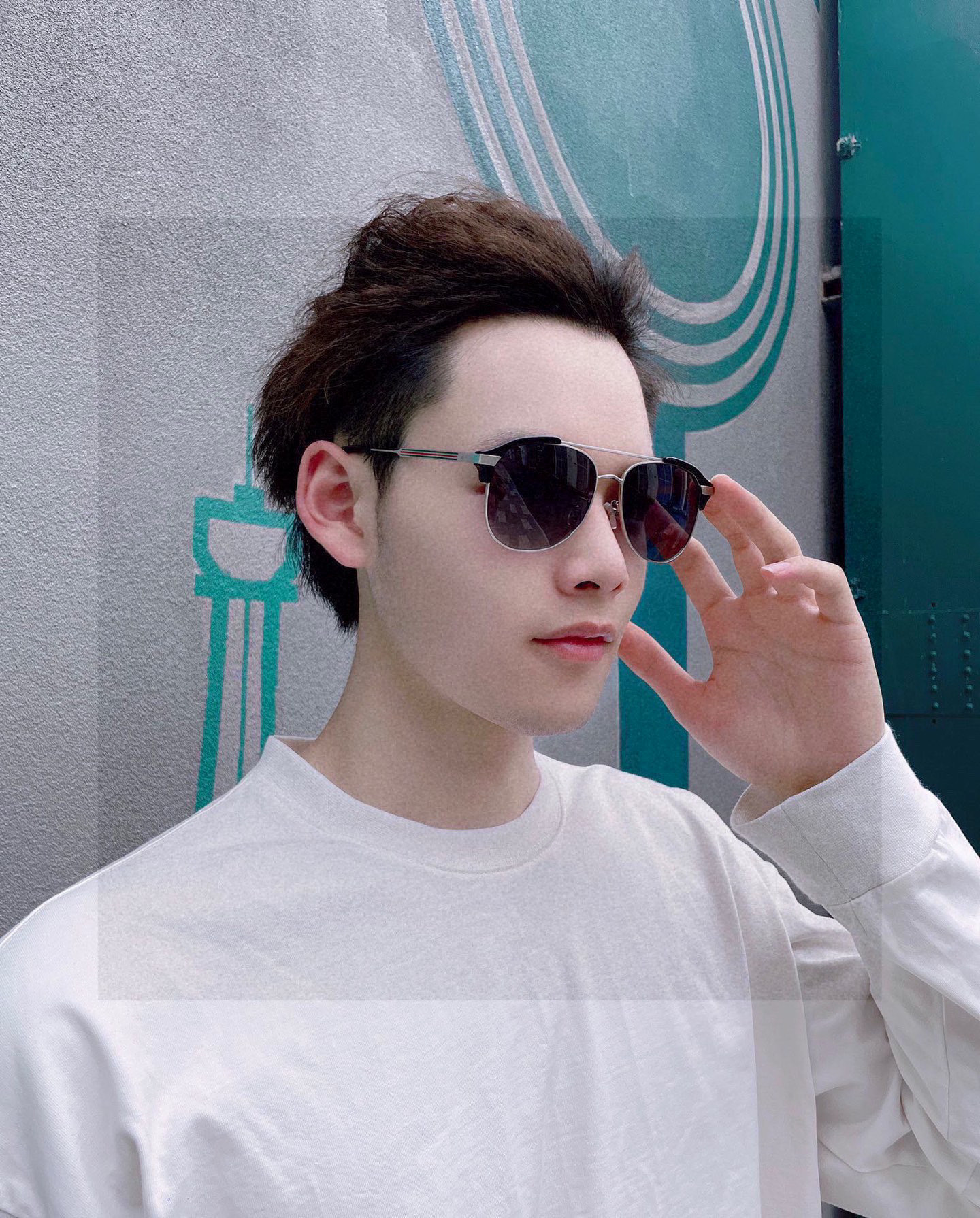 NO:358390,.New Gucci Original single men's polarized sunglasses; metal alloy frames, metal sheet temples. You can see the details that the master's handmade design is exquisite, high-end and atmospheric, suitable for men and women's travel. Number 8170 Glasses sunglasses, glasses, gucci19860909.新款古奇Gucci 原单男士偏光太阳镜；金属合金镜框,金属板材镜腿.看细节就知道大师手工制作设计,做工精致,高端大气,适合男女旅游出行.编号8170眼镜墨镜太阳镜,眼镜,gucci,glasses