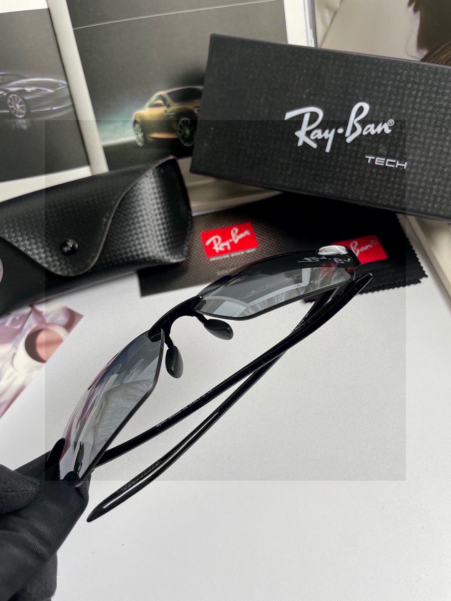 。新款💥品牌：雷朋Ray.Ban高品质男士偏光太阳镜🕶️ 超轻无框💕质感超赞，男士开车必备品。编号：98