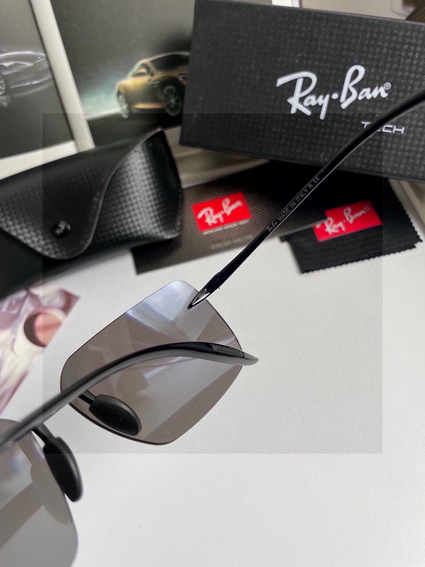 。新款💥品牌：雷朋Ray.Ban高品质男士偏光太阳镜🕶️ 超轻无框💕质感超赞，男士开车必备品。编号：98