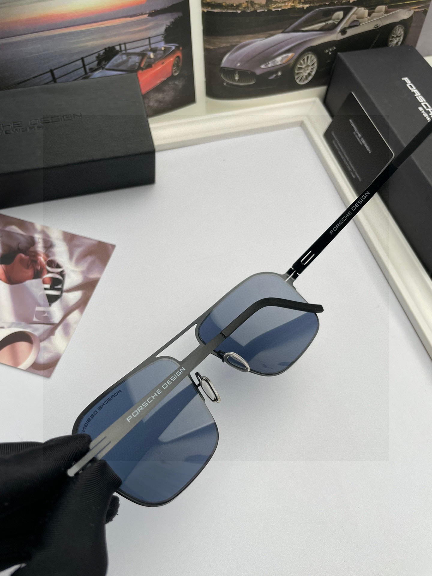 。牛货💥品牌：保时捷高品质男士女士钢皮原单太阳镜🕶️ 材质：高清尼龙镜片、💦超轻超有弹性镜腿.戴上超轻，