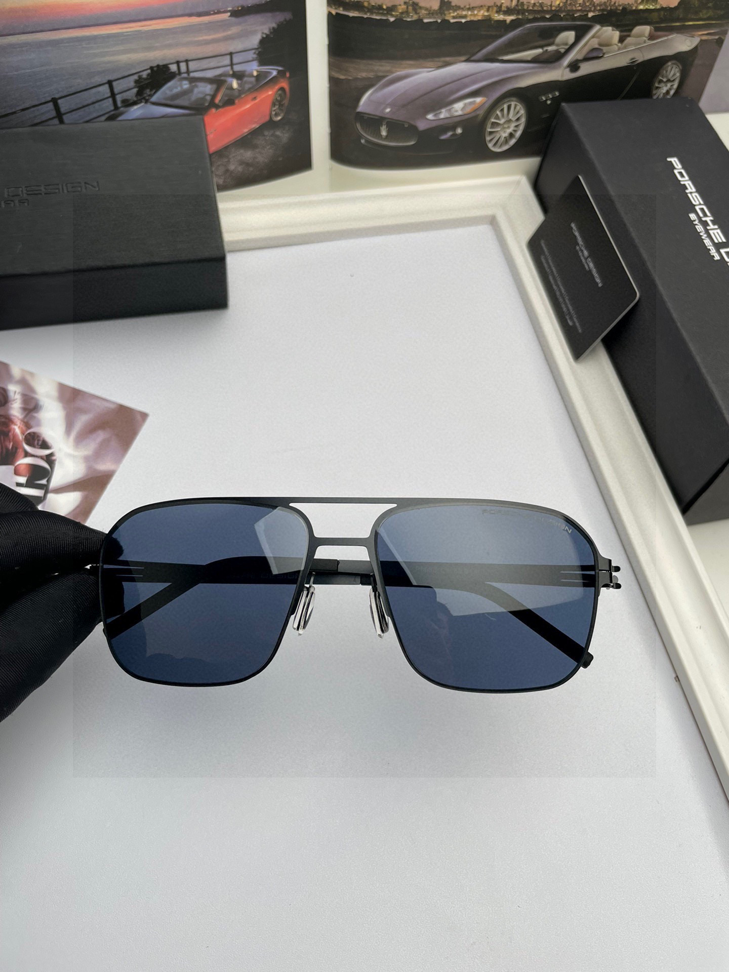 。牛货💥品牌：保时捷高品质男士女士钢皮原单太阳镜🕶️ 材质：高清尼龙镜片、💦超轻超有弹性镜腿.戴上超轻，
