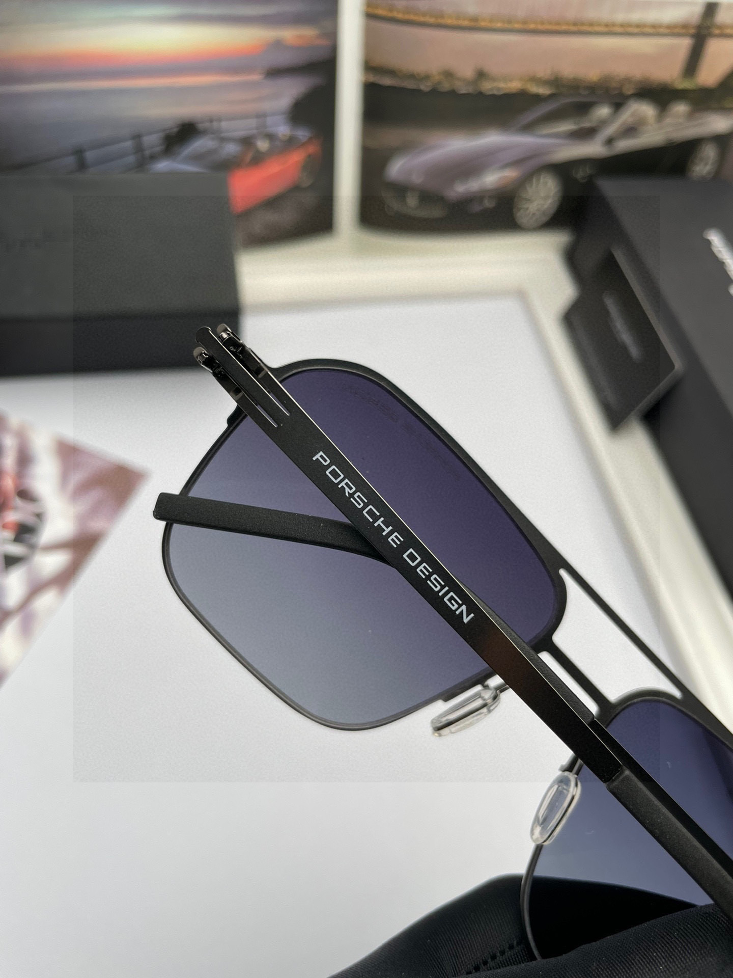 。牛货💥品牌：保时捷高品质男士女士钢皮原单太阳镜🕶️ 材质：高清尼龙镜片、💦超轻超有弹性镜腿.戴上超轻，