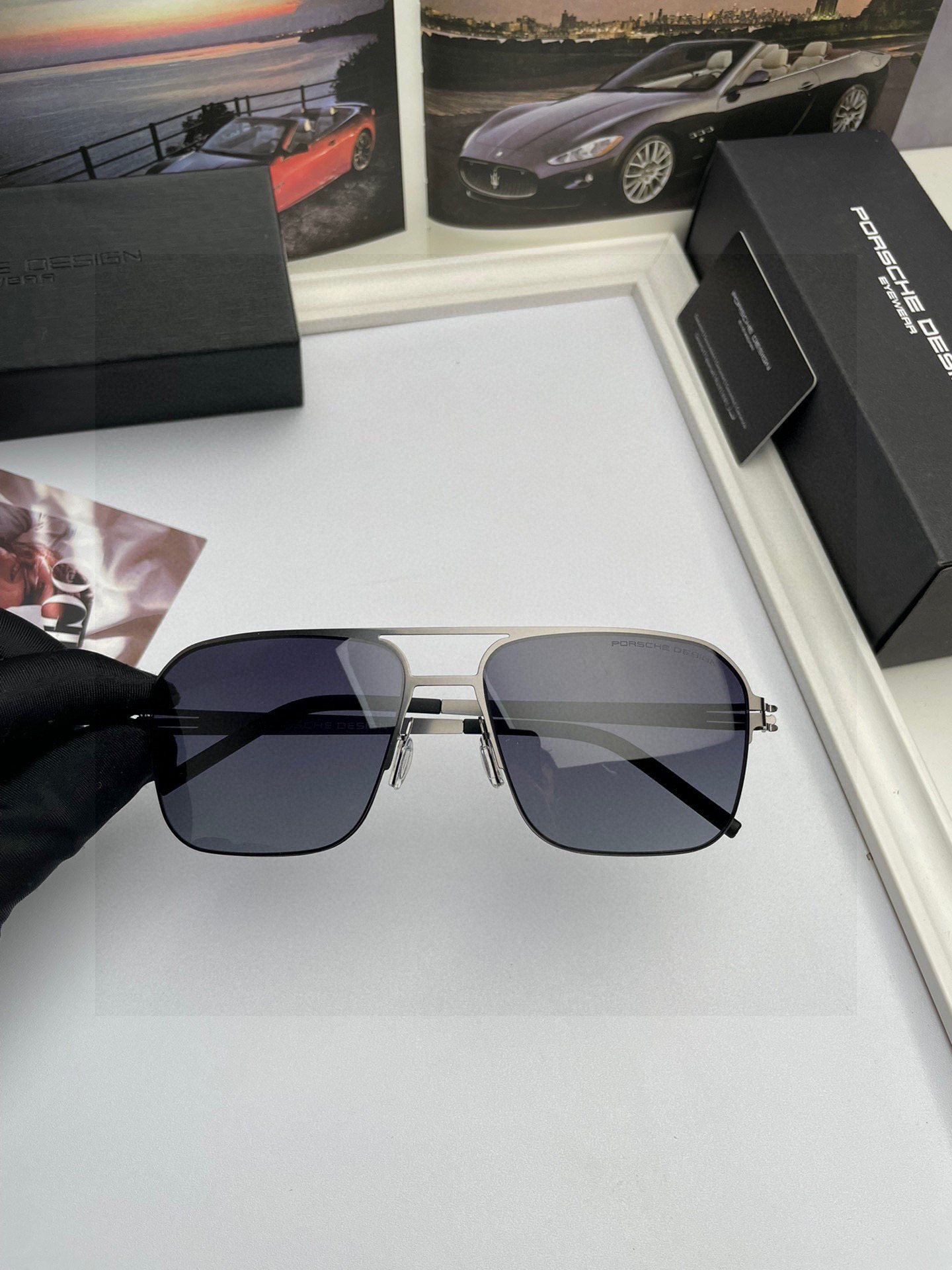 。牛货💥品牌：保时捷高品质男士女士钢皮原单太阳镜🕶️ 材质：高清尼龙镜片、💦超轻超有弹性镜腿.戴上超轻，