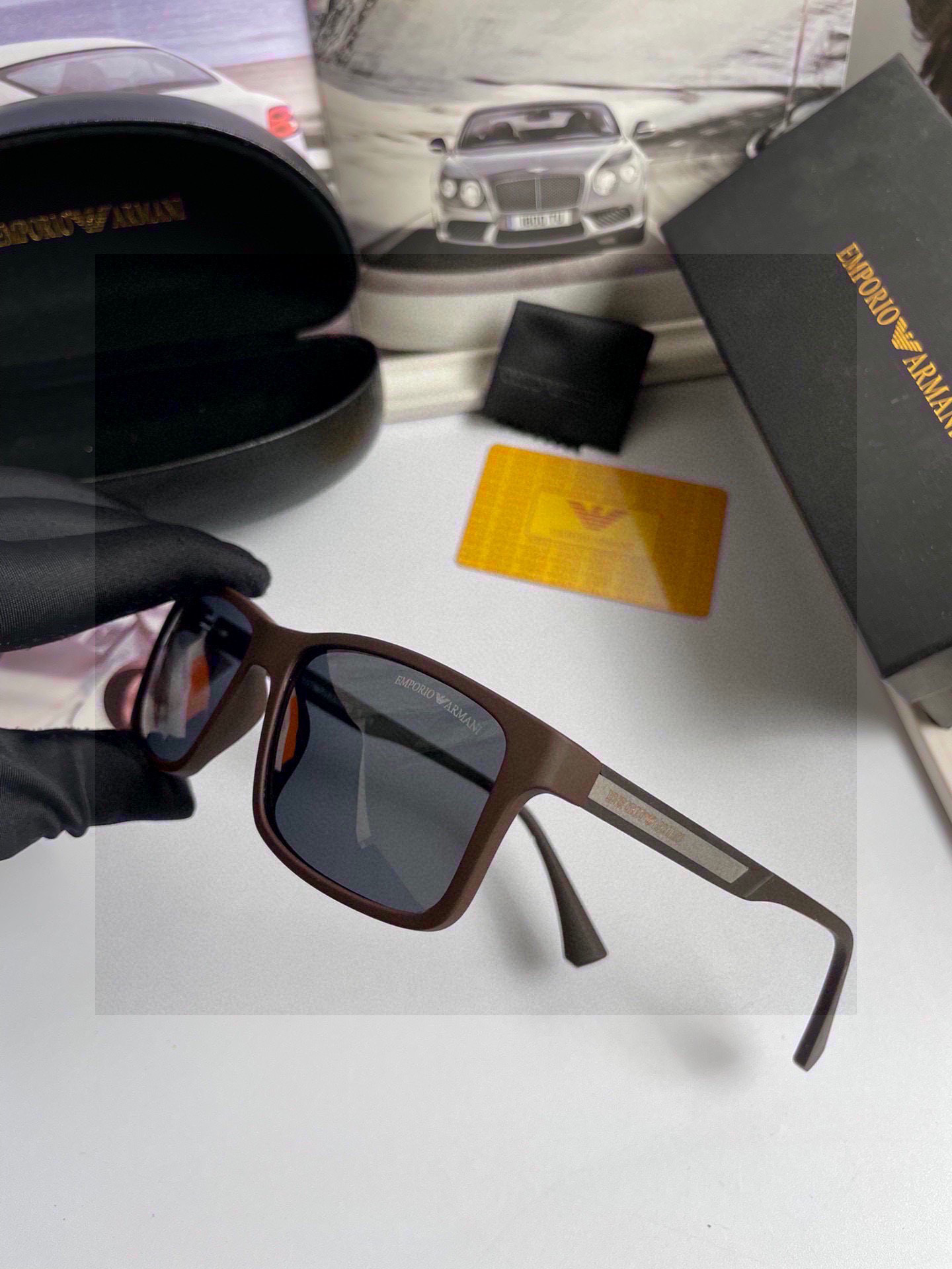 。新款💥品牌：阿玛尼ARMANI ：原单品质男士女士偏光太阳镜🕶️ 材质：高清宝丽来偏光镜片、板材印字l