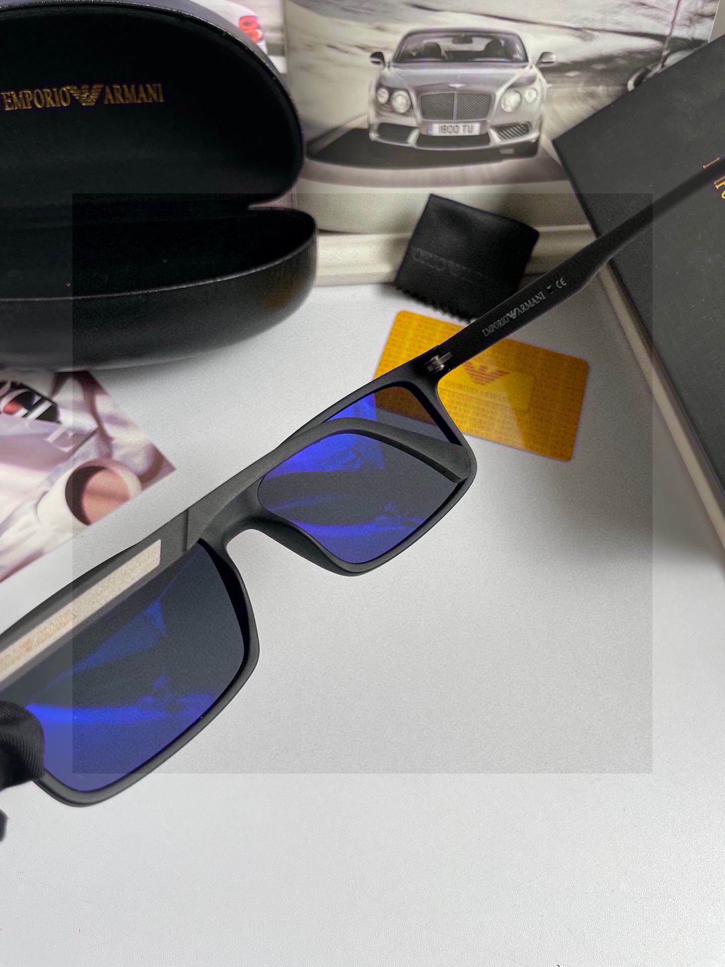 。新款💥品牌：阿玛尼ARMANI ：原单品质男士女士偏光太阳镜🕶️ 材质：高清宝丽来偏光镜片、板材印字l