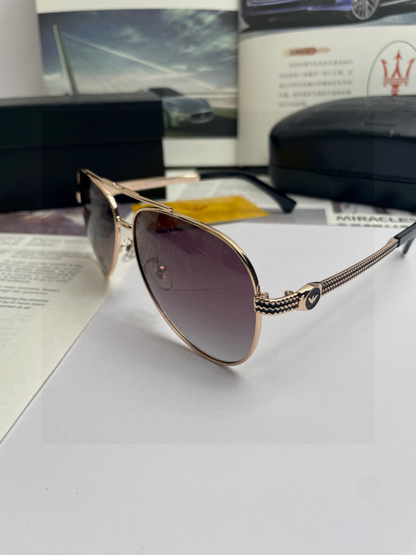 。新款阿玛尼ARMANI ：原单品质男士女士偏光太阳镜🕶️ 材质：高清宝丽来偏光镜片、板材印字logo镜