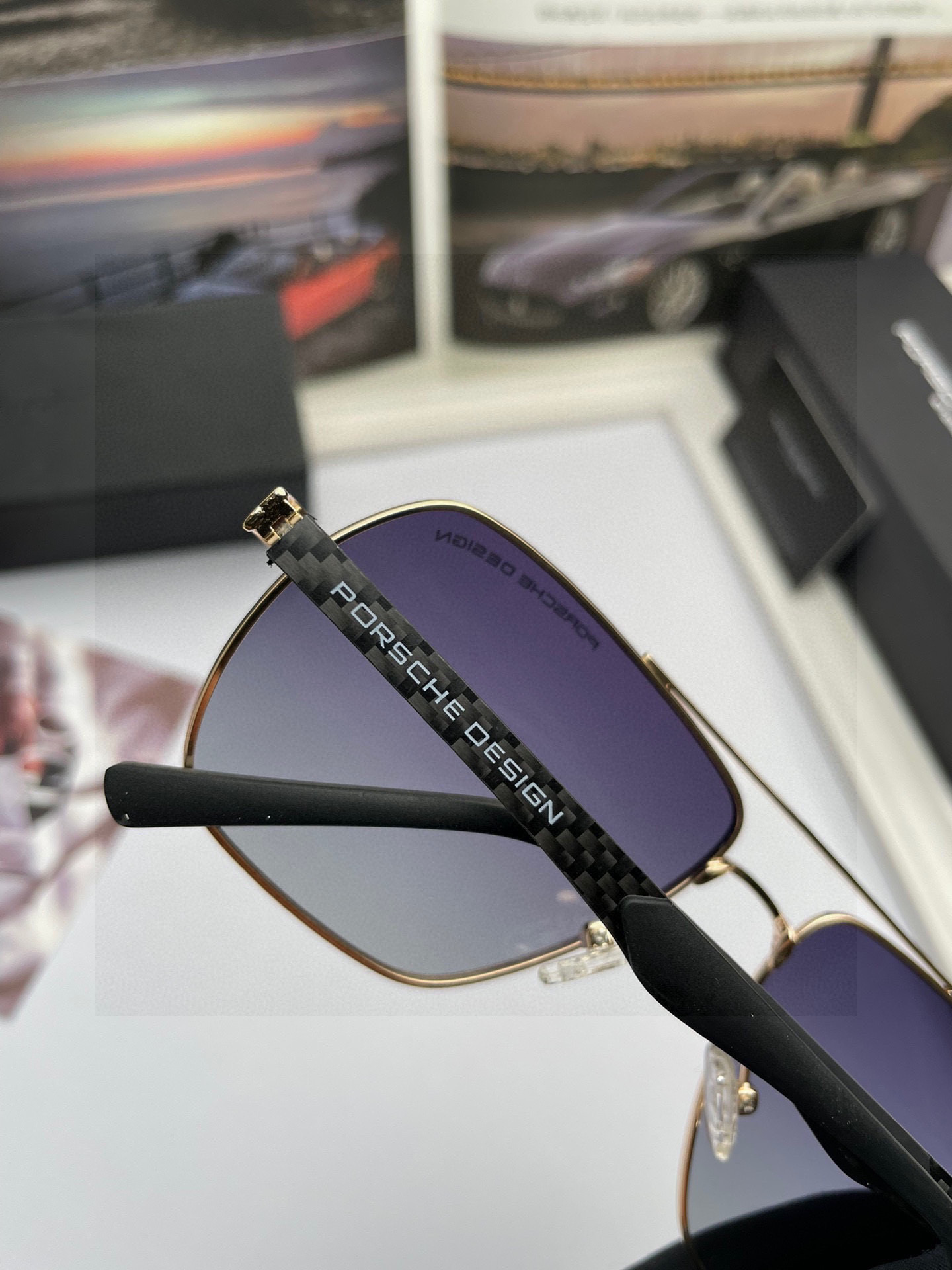 。新款牛货💥品牌：保时捷 高品质男士女士原单太阳镜🕶️ 材质：高清尼龙镜片、💦超轻超有弹性镜腿.戴上超轻