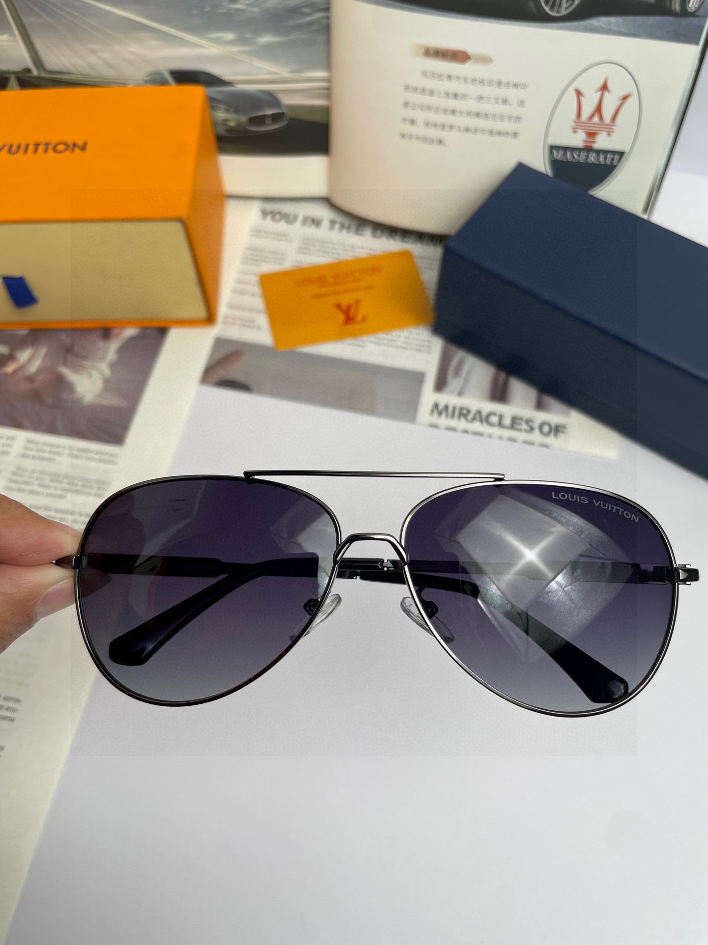。新款💥品牌：路易威登LV ：高品质男士偏光太阳镜🕶️ 💦不锈钢合金镜框，💕质感超赞，男士开车必备品。编