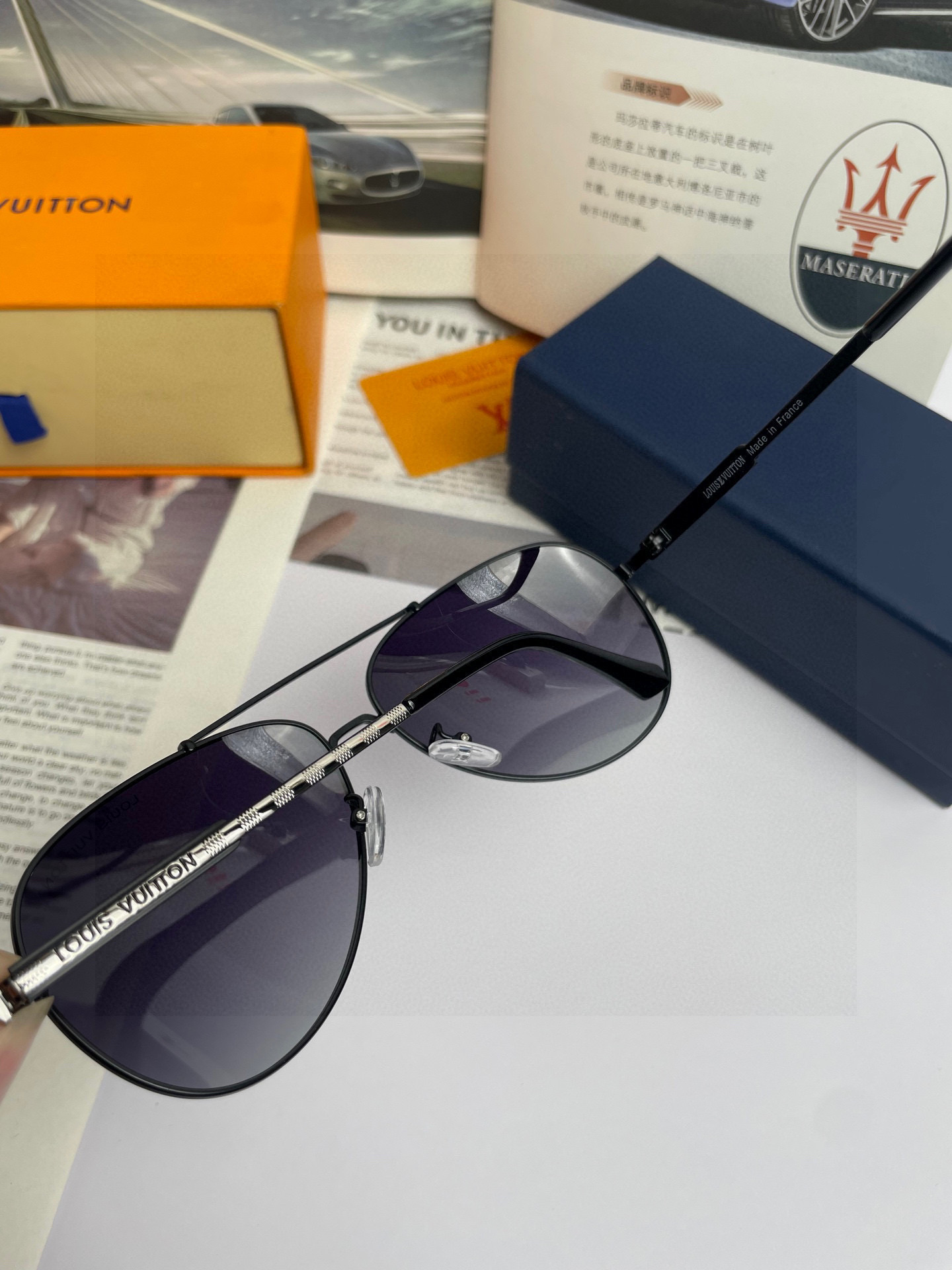 。新款💥品牌：路易威登LV ：高品质男士偏光太阳镜🕶️ 💦不锈钢合金镜框，💕质感超赞，男士开车必备品。编