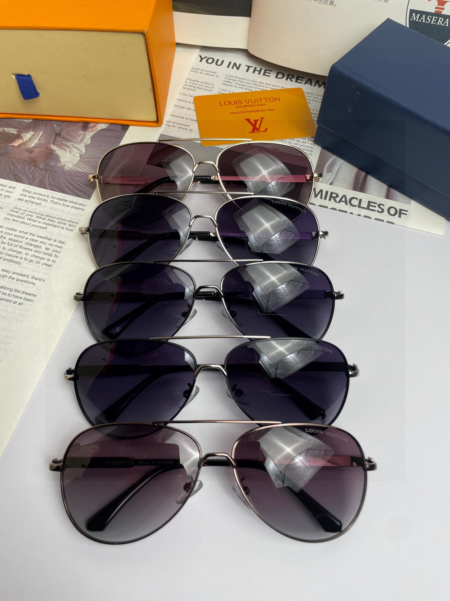 。新款💥品牌：路易威登LV ：高品质男士偏光太阳镜🕶️ 💦不锈钢合金镜框，💕质感超赞，男士开车必备品。编