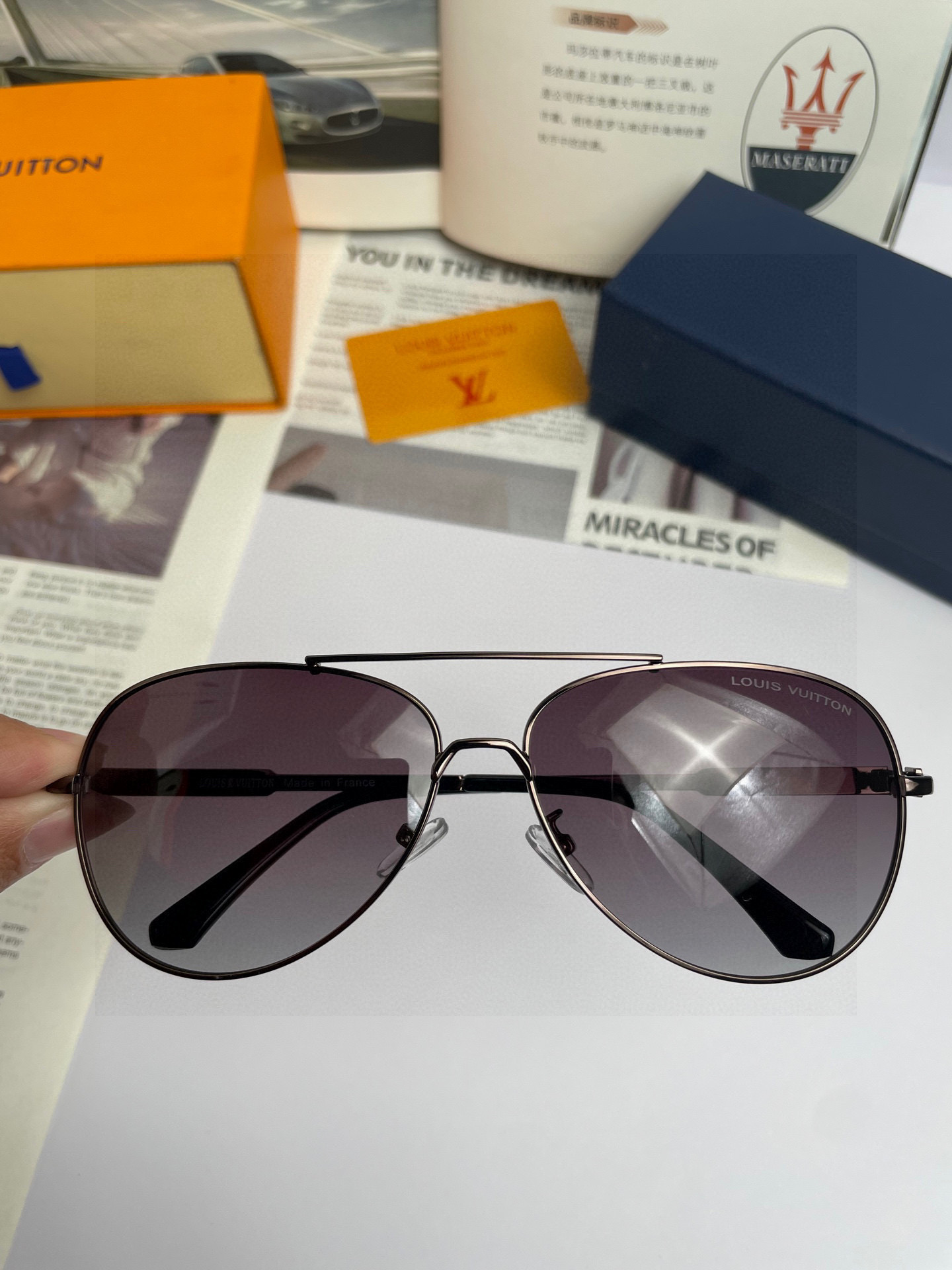。新款💥品牌：路易威登LV ：高品质男士偏光太阳镜🕶️ 💦不锈钢合金镜框，💕质感超赞，男士开车必备品。编