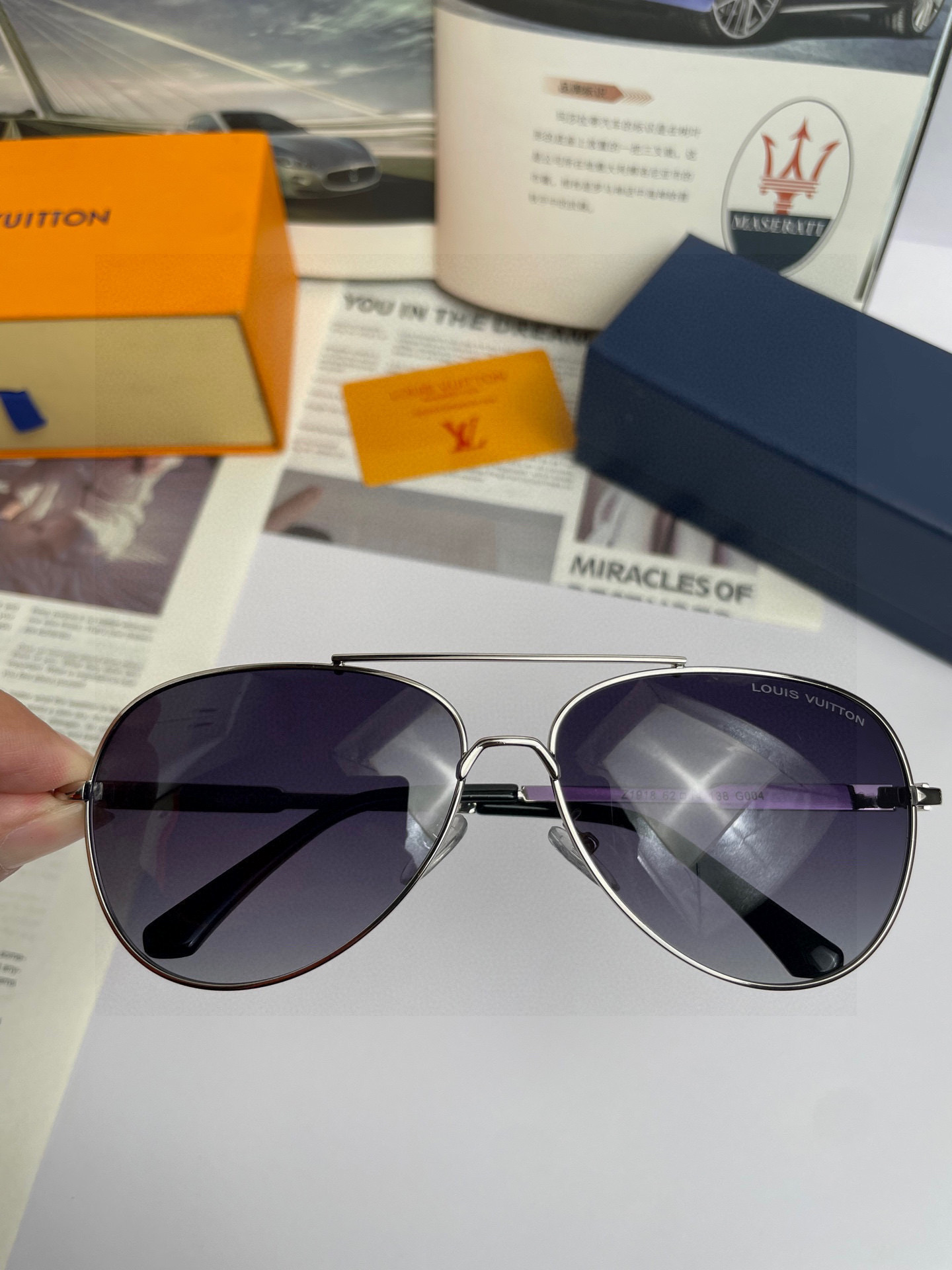 。新款💥品牌：路易威登LV ：高品质男士偏光太阳镜🕶️ 💦不锈钢合金镜框，💕质感超赞，男士开车必备品。编