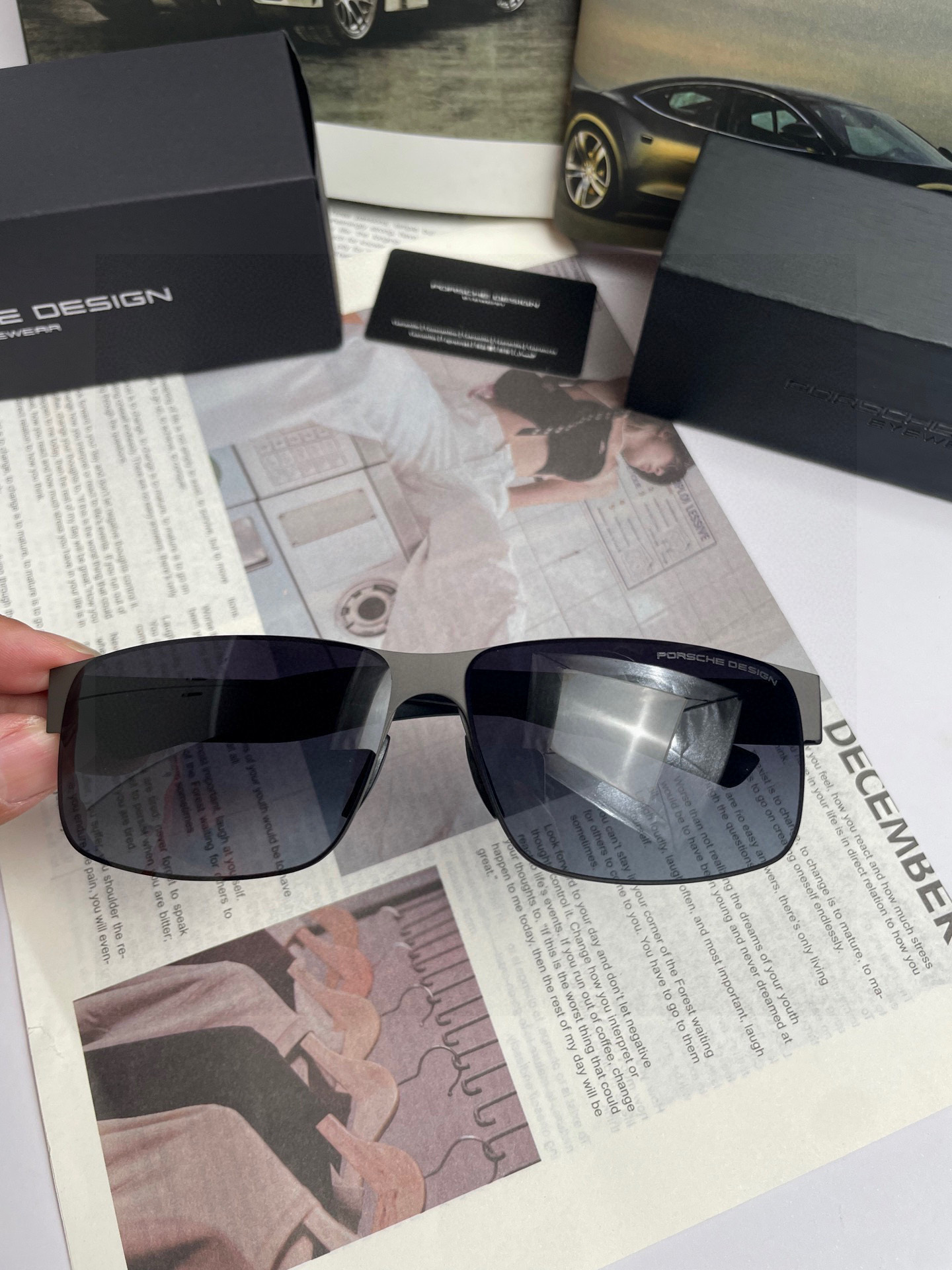 。新款牛货❗️保时捷高品质男士偏光太阳镜🕶️ 材质：高清尼龙镜片、💦超轻钢皮弹性镜腿.戴上超轻，不压鼻，
