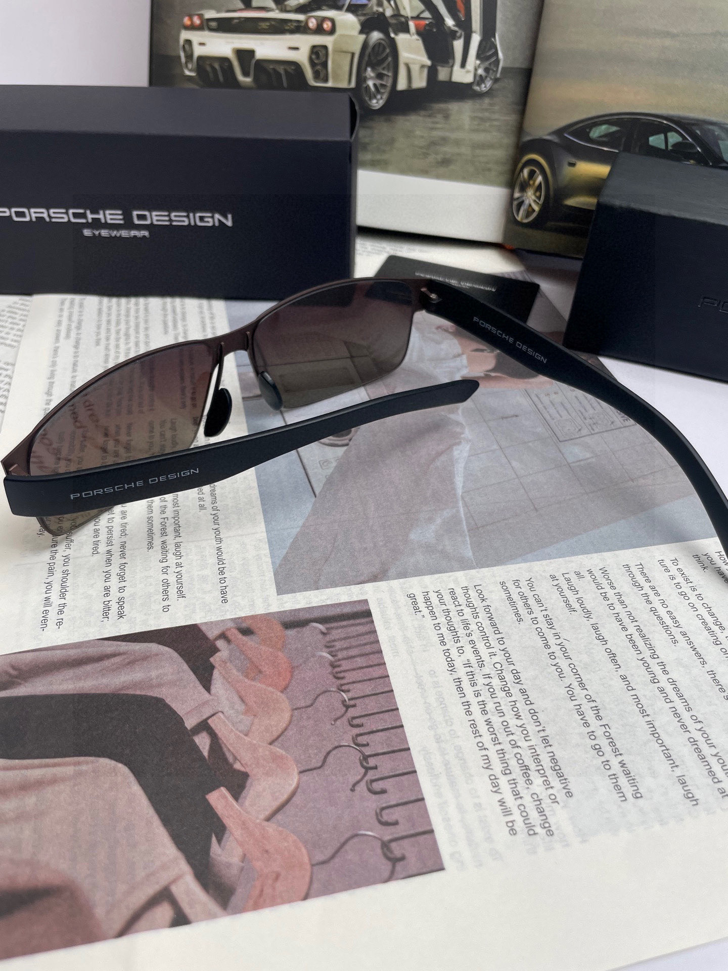 。新款牛货❗️保时捷高品质男士偏光太阳镜🕶️ 材质：高清尼龙镜片、💦超轻钢皮弹性镜腿.戴上超轻，不压鼻，