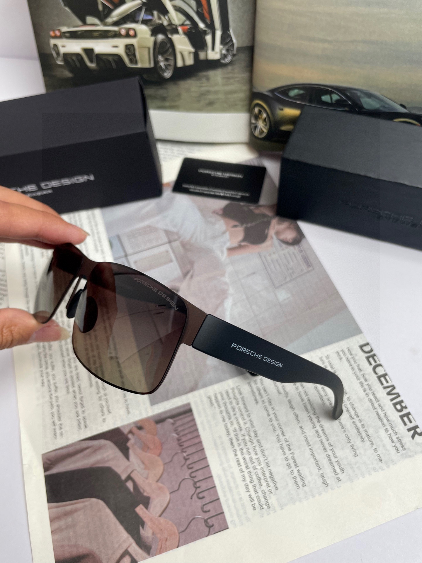 。新款牛货❗️保时捷高品质男士偏光太阳镜🕶️ 材质：高清尼龙镜片、💦超轻钢皮弹性镜腿.戴上超轻，不压鼻，