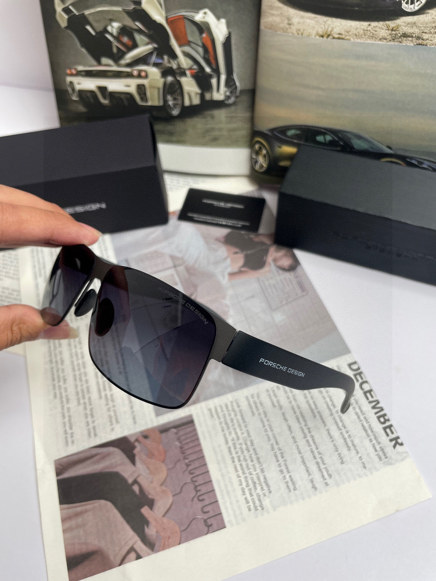 。新款牛货❗️保时捷高品质男士偏光太阳镜🕶️ 材质：高清尼龙镜片、💦超轻钢皮弹性镜腿.戴上超轻，不压鼻，