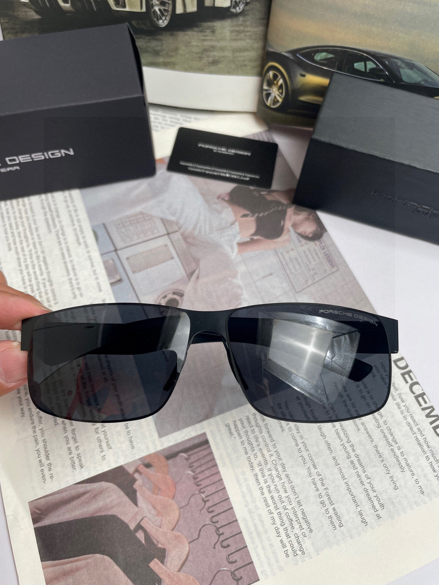 。新款牛货❗️保时捷高品质男士偏光太阳镜🕶️ 材质：高清尼龙镜片、💦超轻钢皮弹性镜腿.戴上超轻，不压鼻，