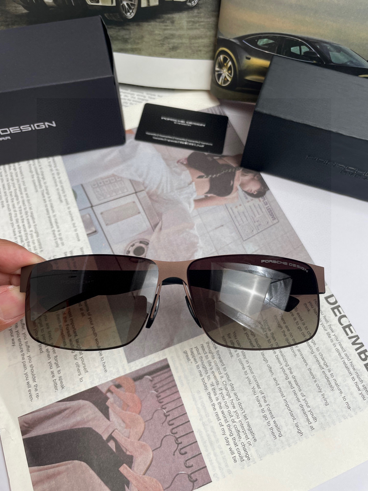 。新款牛货❗️保时捷高品质男士偏光太阳镜🕶️ 材质：高清尼龙镜片、💦超轻钢皮弹性镜腿.戴上超轻，不压鼻，