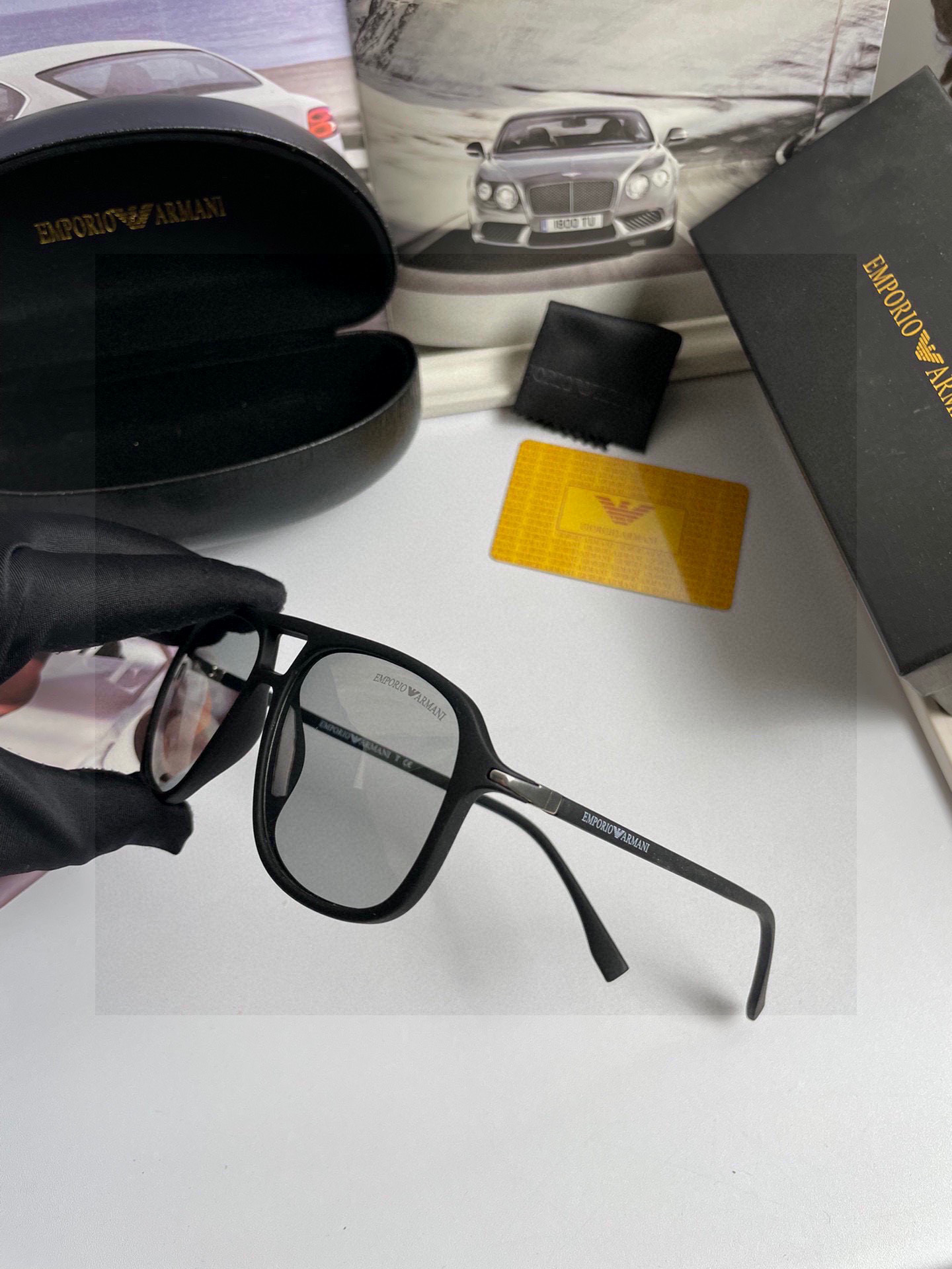 。新款💥品牌：阿玛尼ARMANI ：原单品质男士女士偏光太阳镜🕶️ 材质：高清宝丽来偏光镜片、板材印字l