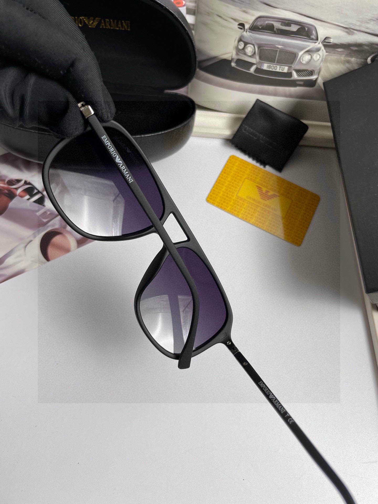。新款💥品牌：阿玛尼ARMANI ：原单品质男士女士偏光太阳镜🕶️ 材质：高清宝丽来偏光镜片、板材印字l