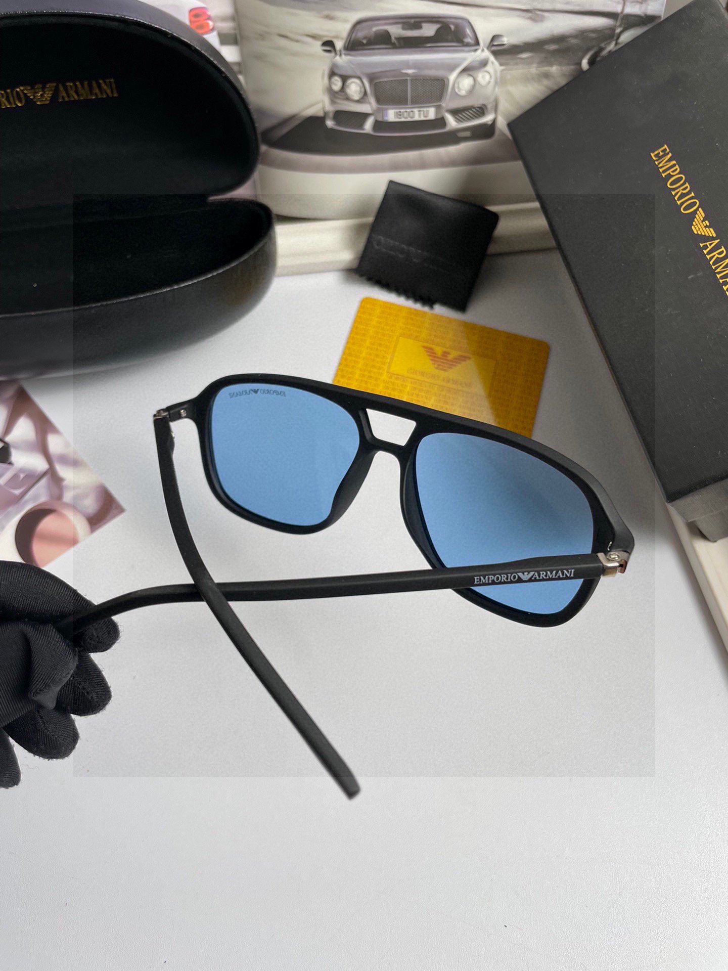 。新款💥品牌：阿玛尼ARMANI ：原单品质男士女士偏光太阳镜🕶️ 材质：高清宝丽来偏光镜片、板材印字l