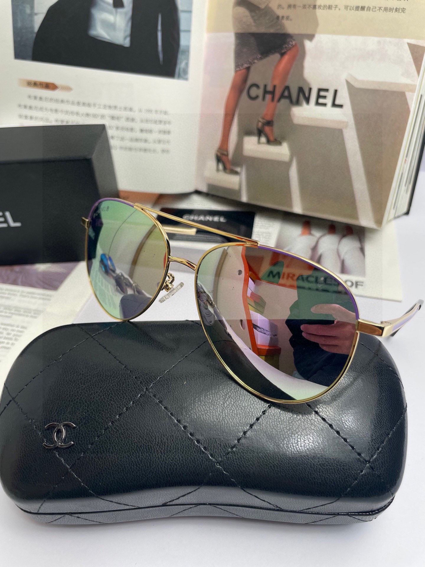  香奈儿Chanel新款到🆕🆕高级电镀金属框制作强强复古潮流风！炫丽彩膜实物美极了强拼接设计！奢华高端款