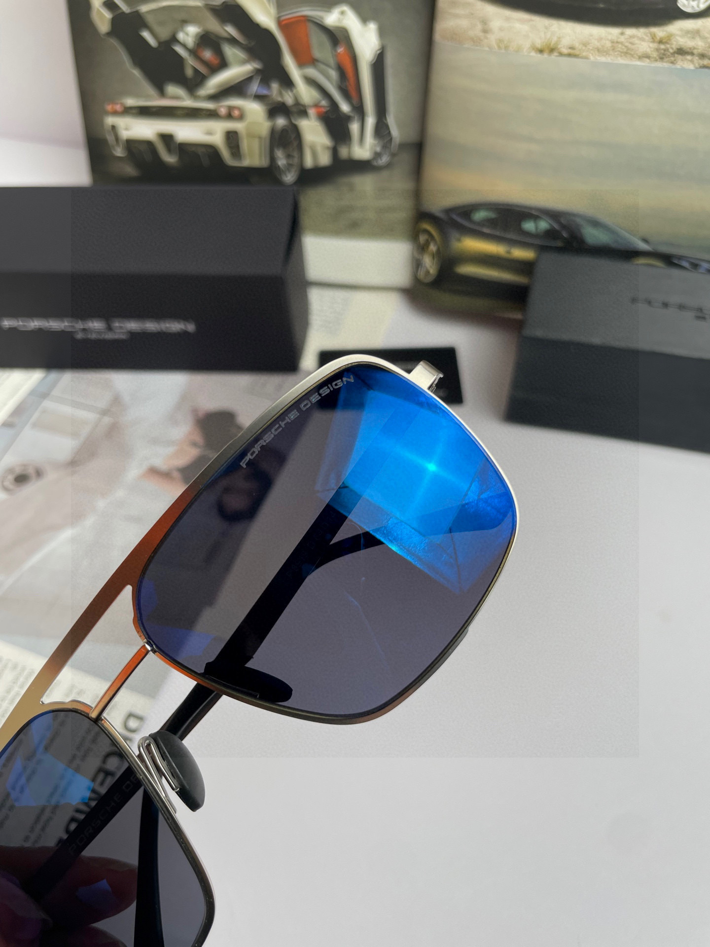 。新款牛货💥品牌：保时捷高品质男士女士原单方框太阳镜🕶️ 材质：高清尼龙镜片、💦超轻超有弹性镜腿.戴上超