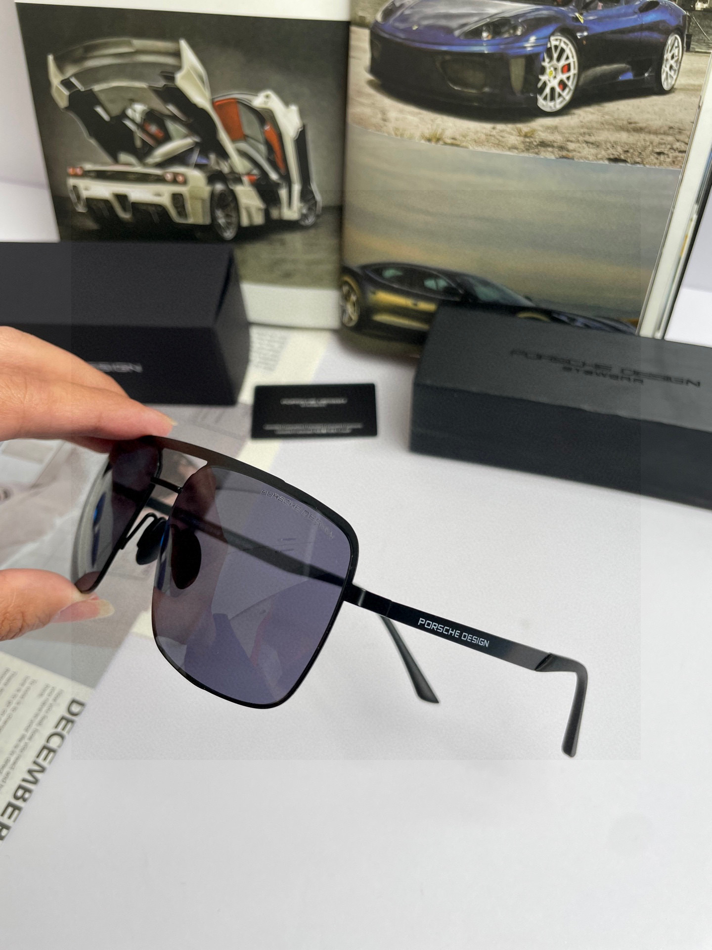 。新款牛货💥品牌：保时捷高品质男士女士原单方框太阳镜🕶️ 材质：高清尼龙镜片、💦超轻超有弹性镜腿.戴上超