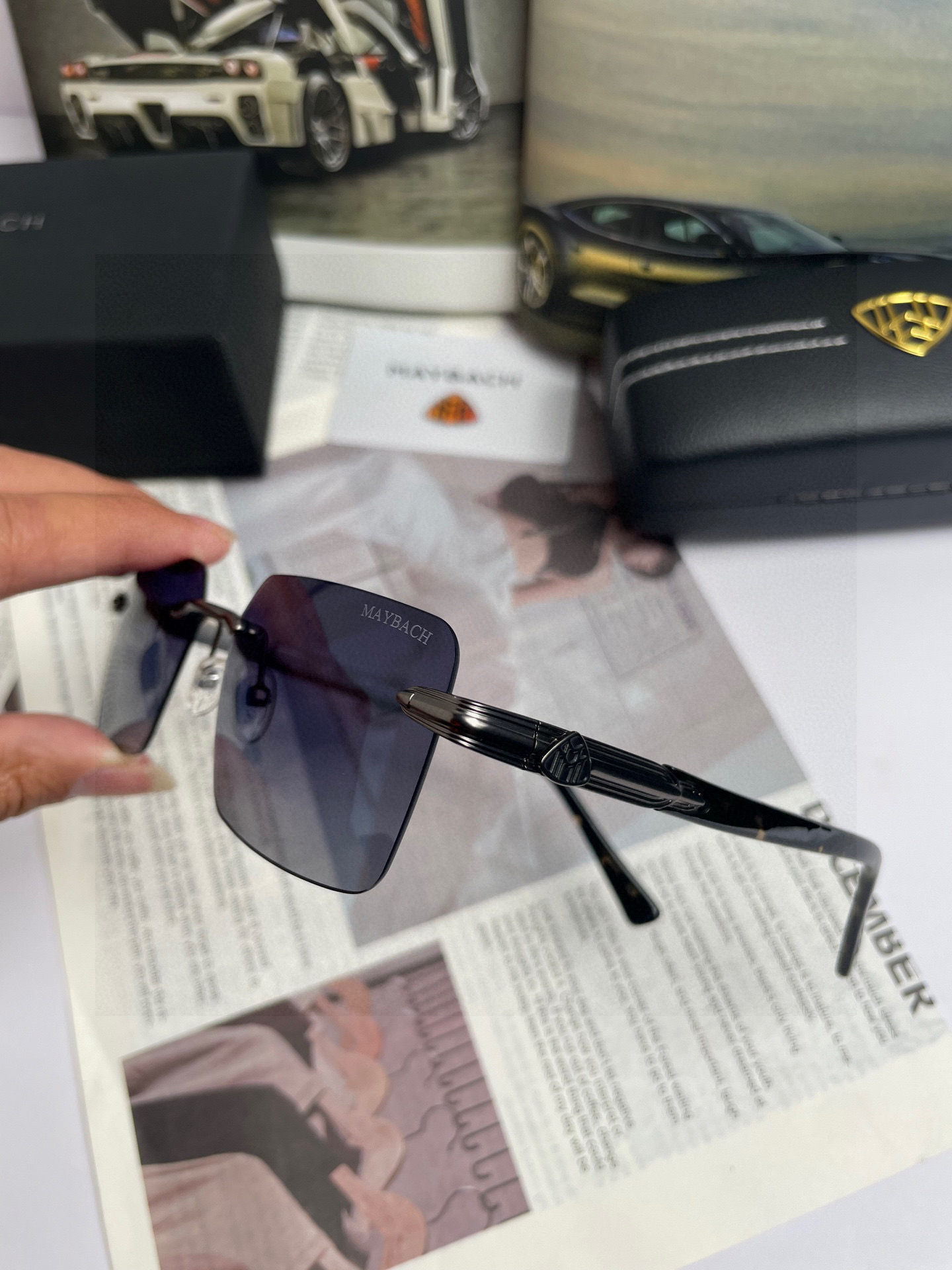 。新款迈巴赫MAYB ACH 原单品质男女同款偏光太阳镜🕶️ 材质：高清宝丽来偏光镜片、板材印字logo