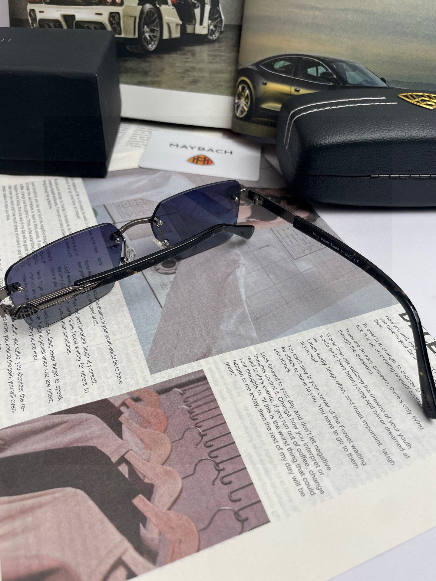 。新款迈巴赫MAYB ACH 原单品质男女同款偏光太阳镜🕶️ 材质：高清宝丽来偏光镜片、板材印字logo