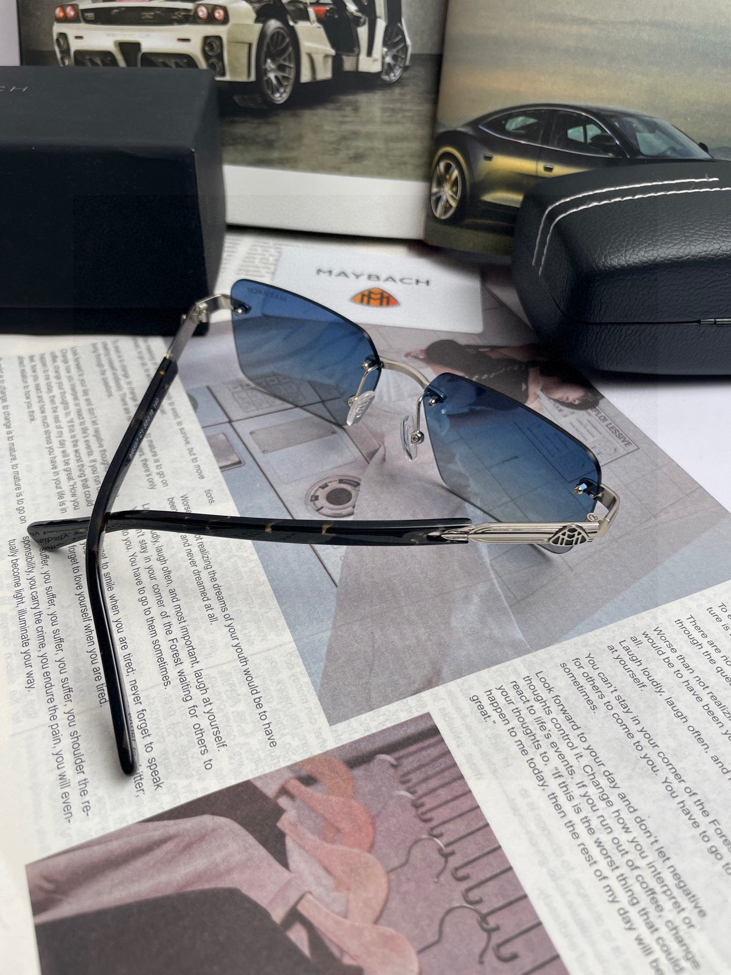 。新款迈巴赫MAYB ACH 原单品质男女同款偏光太阳镜🕶️ 材质：高清宝丽来偏光镜片、板材印字logo