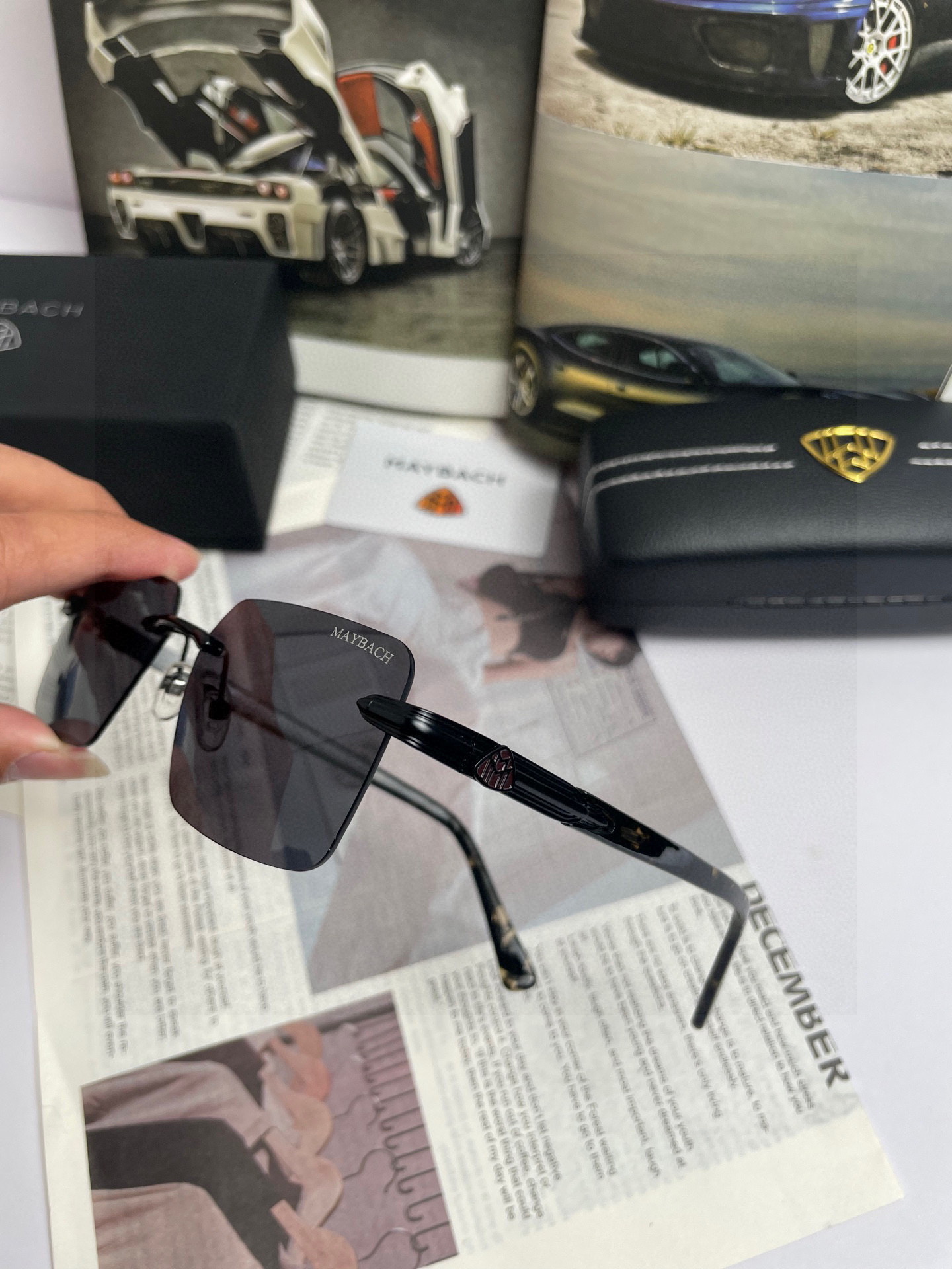 。新款迈巴赫MAYB ACH 原单品质男女同款偏光太阳镜🕶️ 材质：高清宝丽来偏光镜片、板材印字logo
