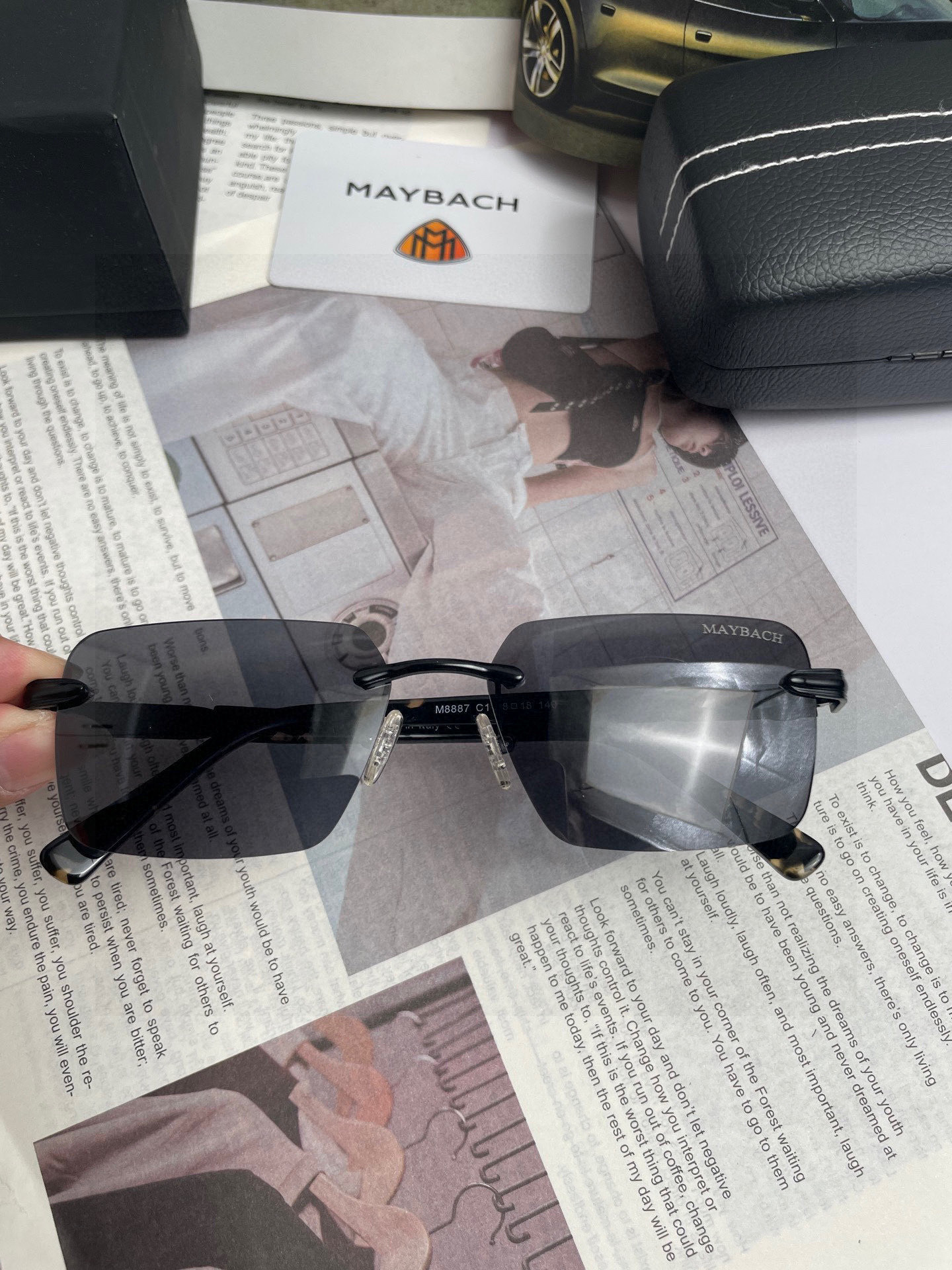 。新款迈巴赫MAYB ACH 原单品质男女同款偏光太阳镜🕶️ 材质：高清宝丽来偏光镜片、板材印字logo
