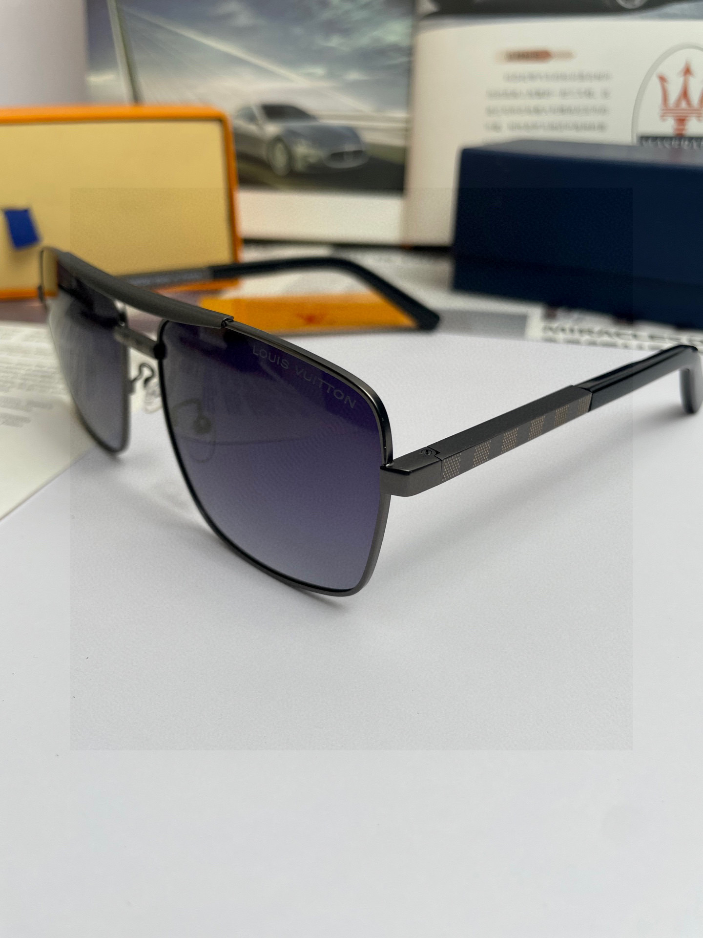 。新款💥品牌：路易威登LV 原单品质男女同款偏光太阳镜🕶️ 材质：高清宝丽来偏光镜片、进口合金印字log